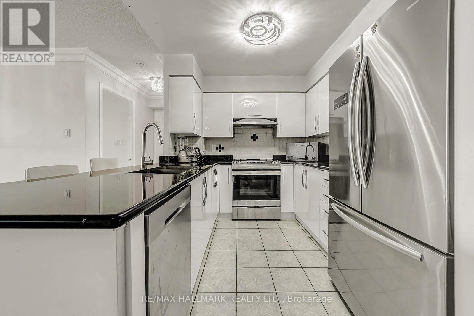615 - 29 Northern Hts Drive N, Richmond Hill, Ontario  L4B 4L8 - Photo 6 - N12090508