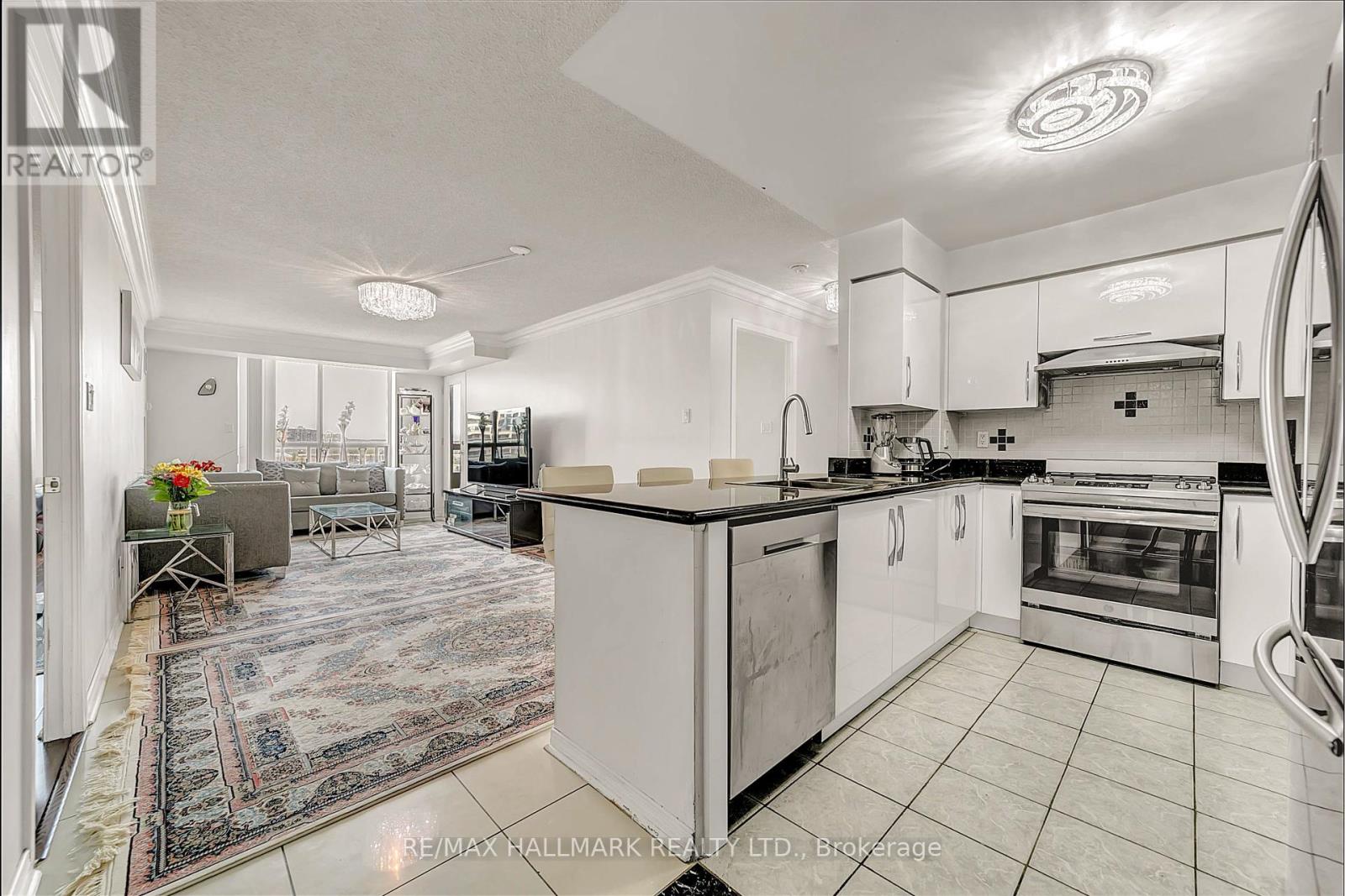 615 - 29 Northern Hts Drive N, Richmond Hill, Ontario  L4B 4L8 - Photo 8 - N12090508