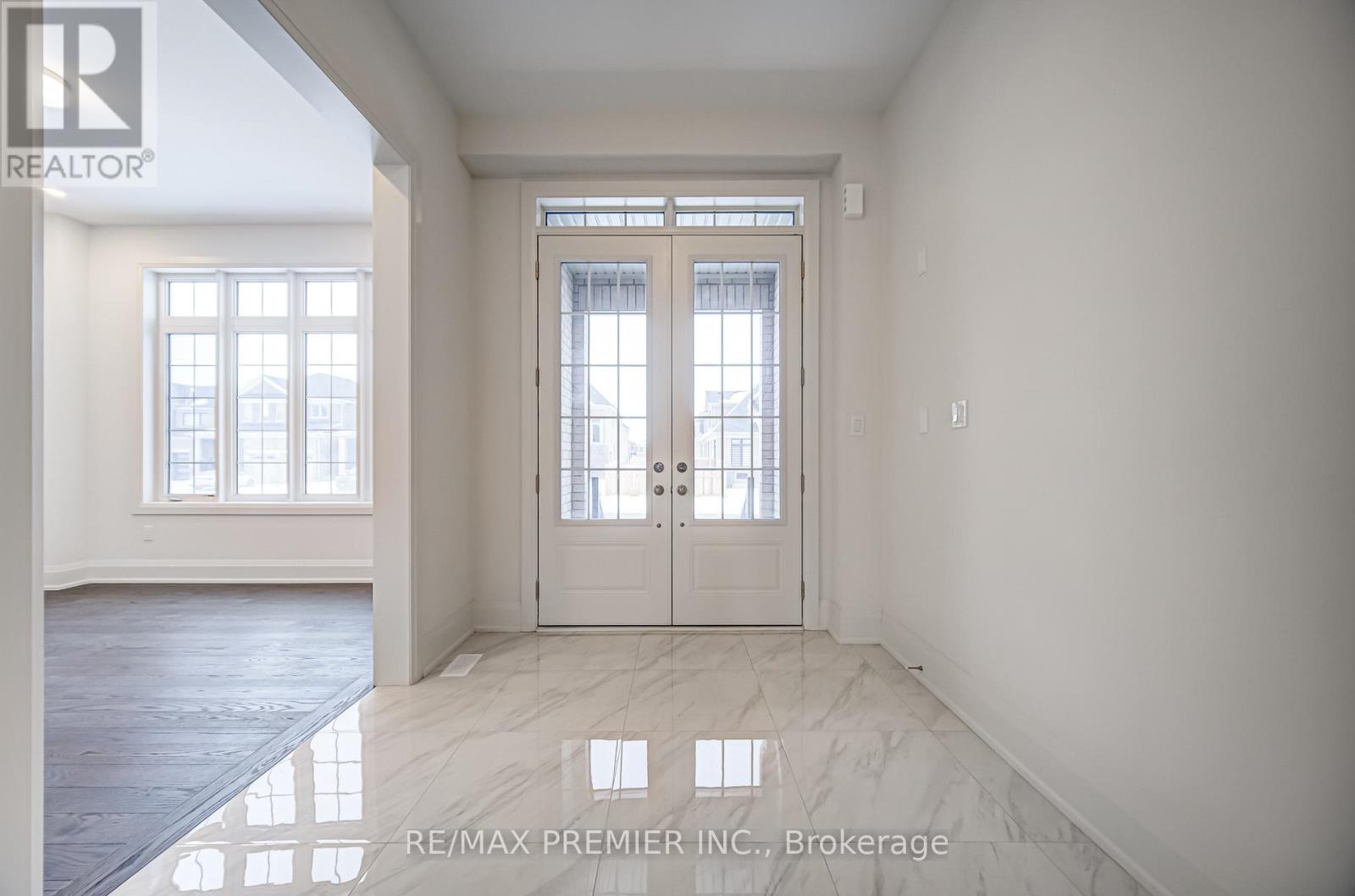 Property at 31 BAYBERRY DRIVE E image 3