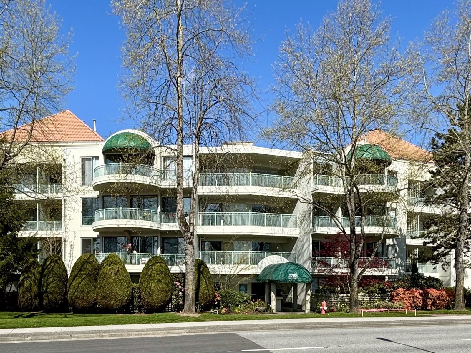 102 1785 Martin Drive, Surrey, British Columbia  V4A 9T5 - Photo 2 - R2991642