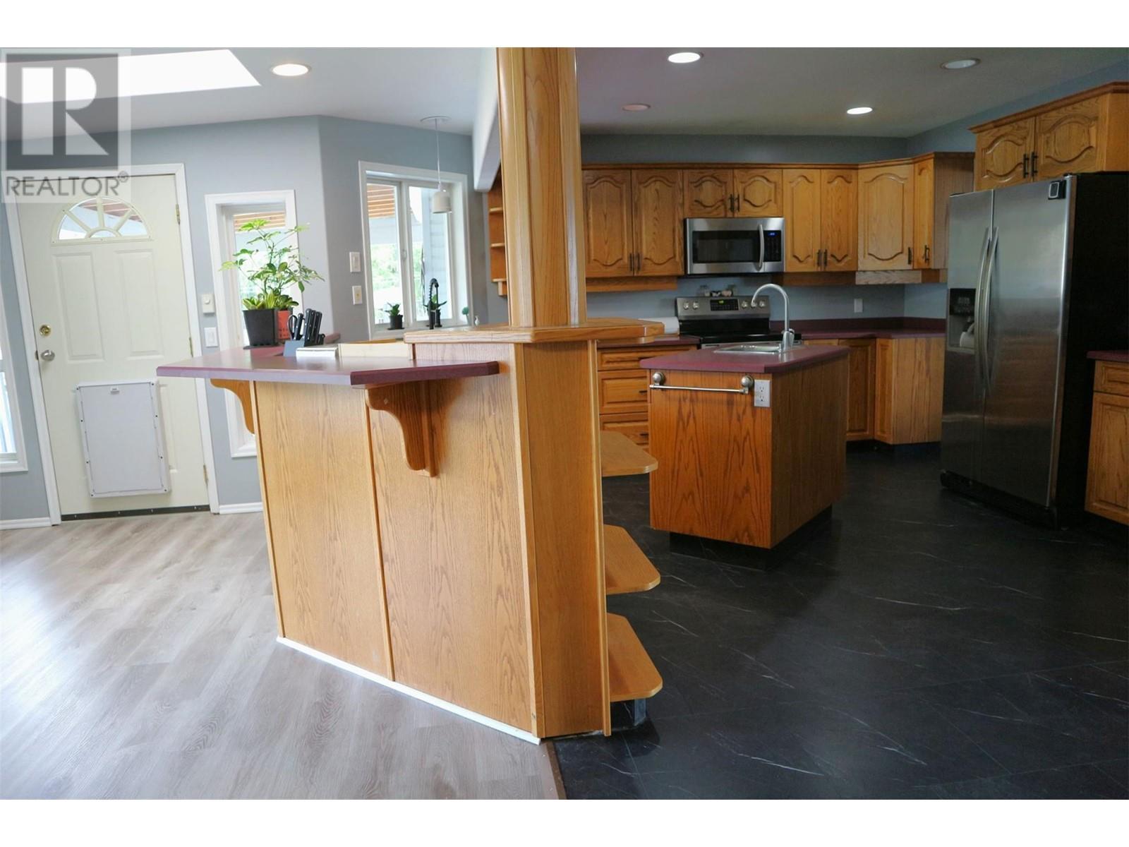 714 Maple Street, Sicamous, British Columbia  V0E 2V1 - Photo 11 - 10343246