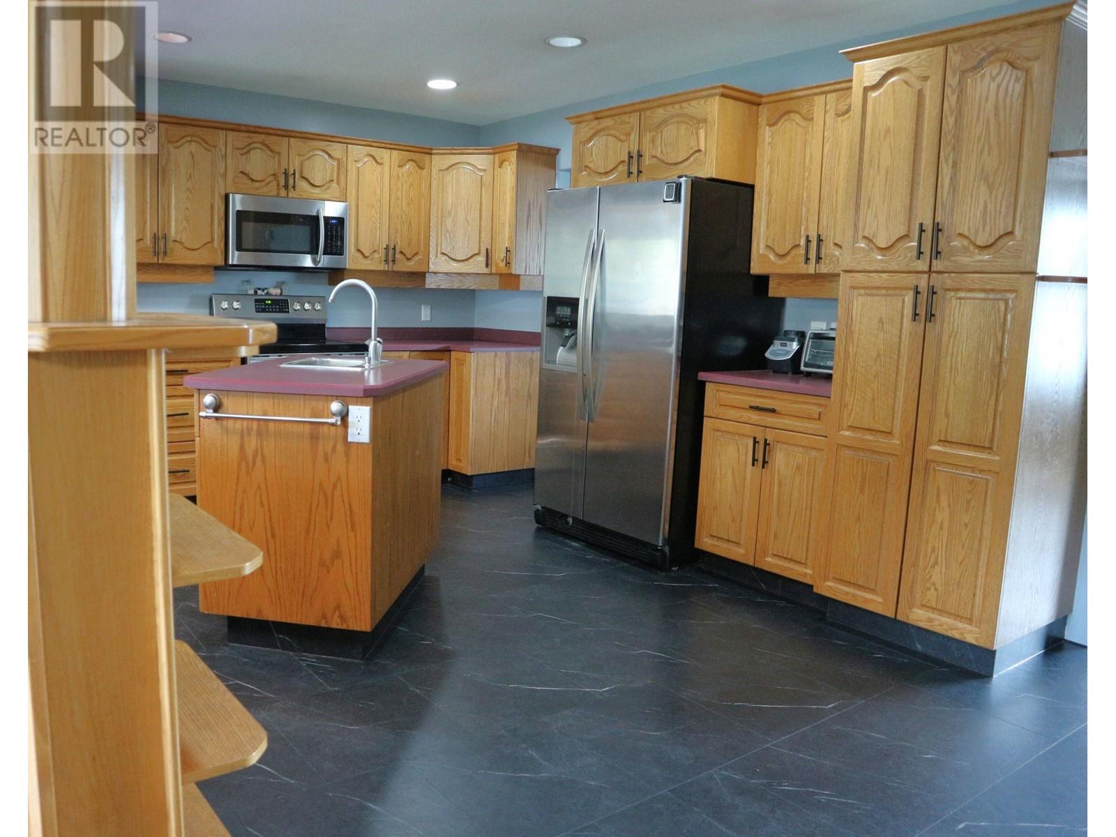 714 Maple Street, Sicamous, British Columbia  V0E 2V1 - Photo 6 - 10343246