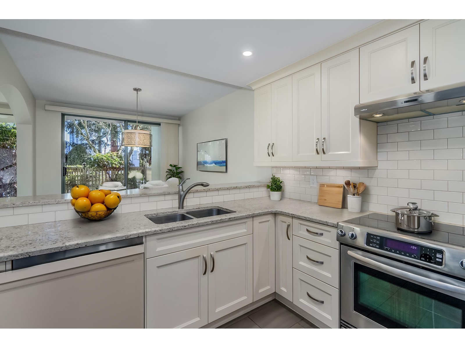102 1785 Martin Drive, Surrey, British Columbia  V4A 9T5 - Photo 4 - R2991642