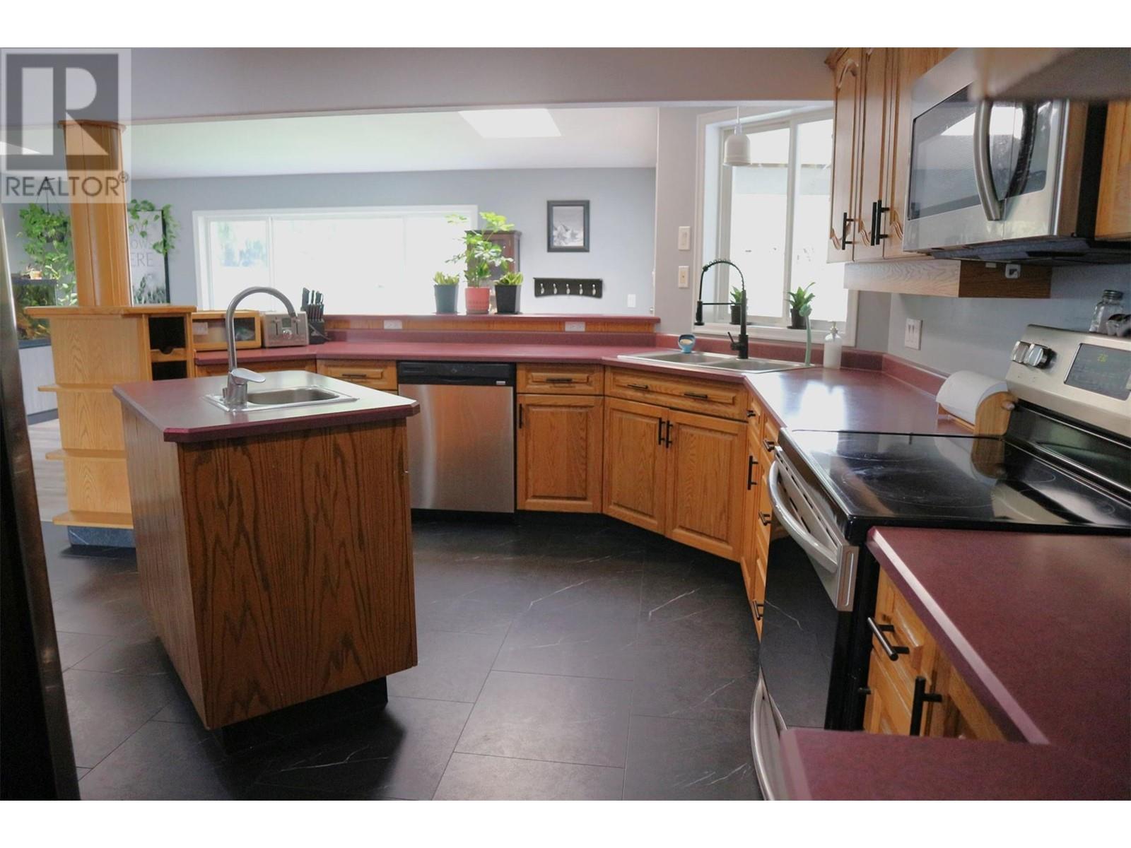 714 Maple Street, Sicamous, British Columbia  V0E 2V1 - Photo 10 - 10343246