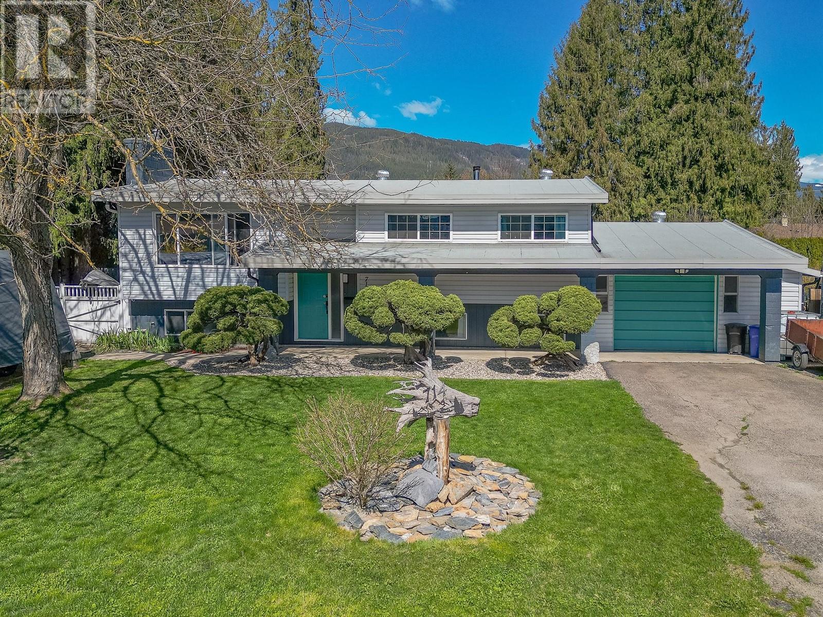 714 Maple Street, Sicamous, British Columbia  V0E 2V1 - Photo 1 - 10343246
