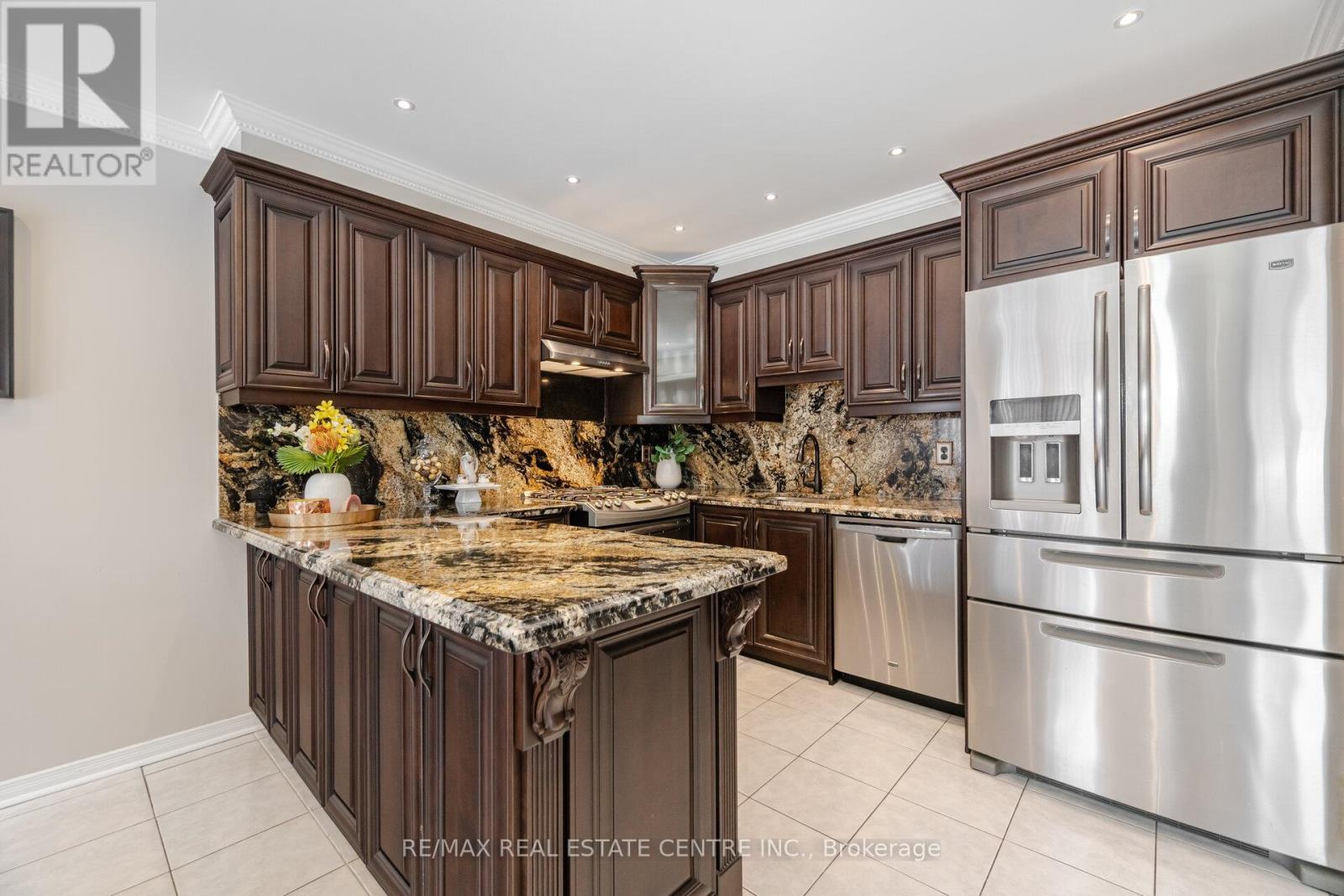 1078 Windsor Hill Boulevard, Mississauga, Ontario  L5V 1P4 - Photo 1 - W12089490