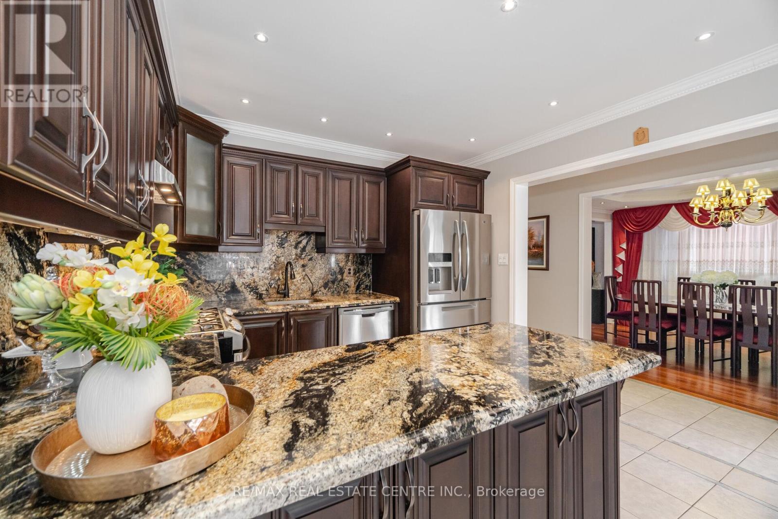 1078 Windsor Hill Boulevard, Mississauga, Ontario  L5V 1P4 - Photo 11 - W12089490