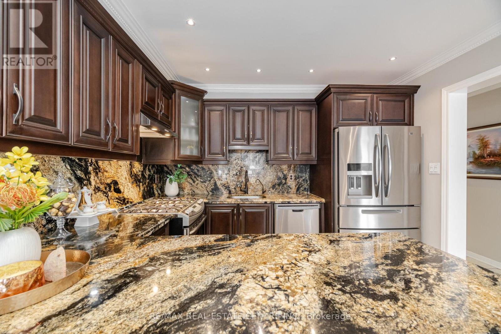 1078 Windsor Hill Boulevard, Mississauga, Ontario  L5V 1P4 - Photo 12 - W12089490