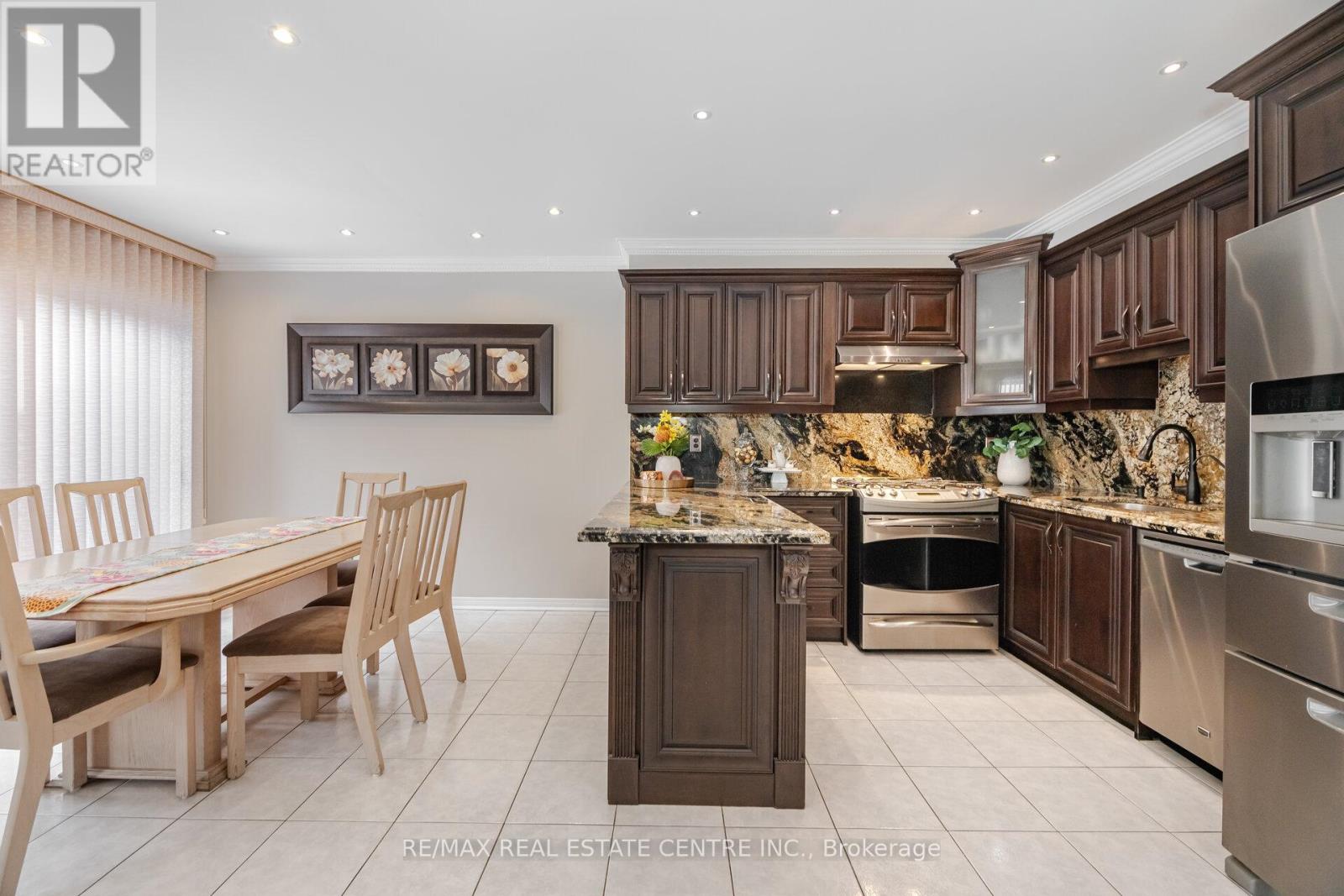 1078 Windsor Hill Boulevard, Mississauga, Ontario  L5V 1P4 - Photo 13 - W12089490