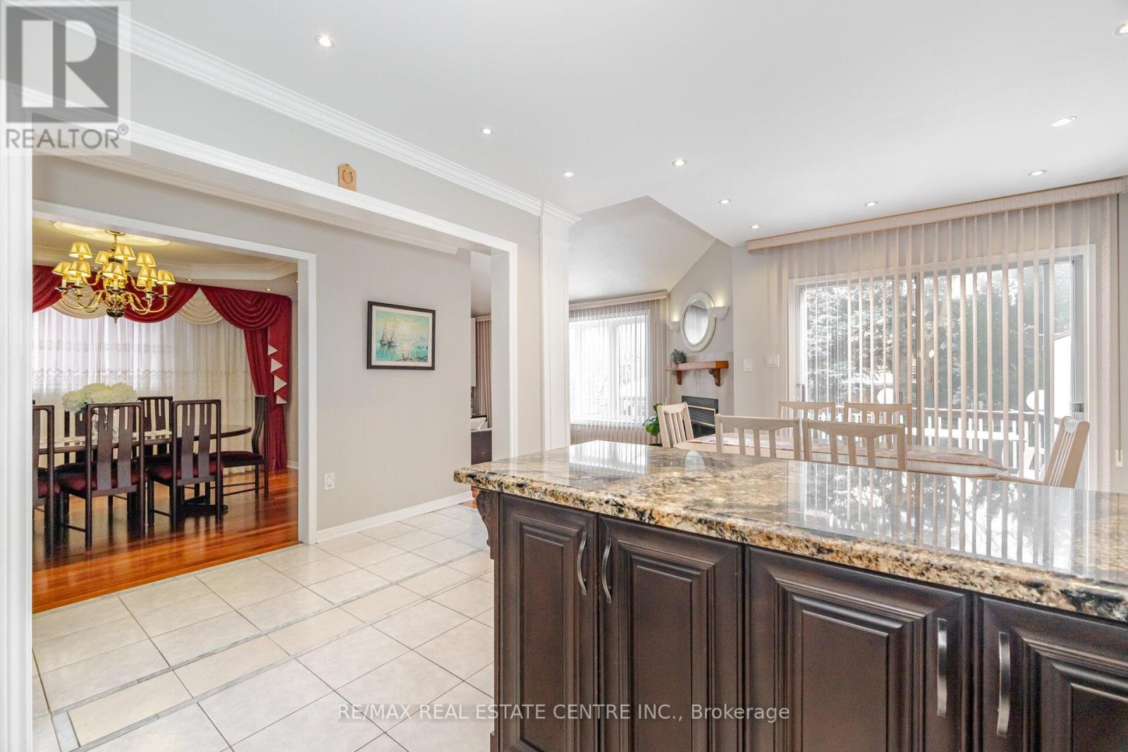 1078 Windsor Hill Boulevard, Mississauga, Ontario  L5V 1P4 - Photo 15 - W12089490