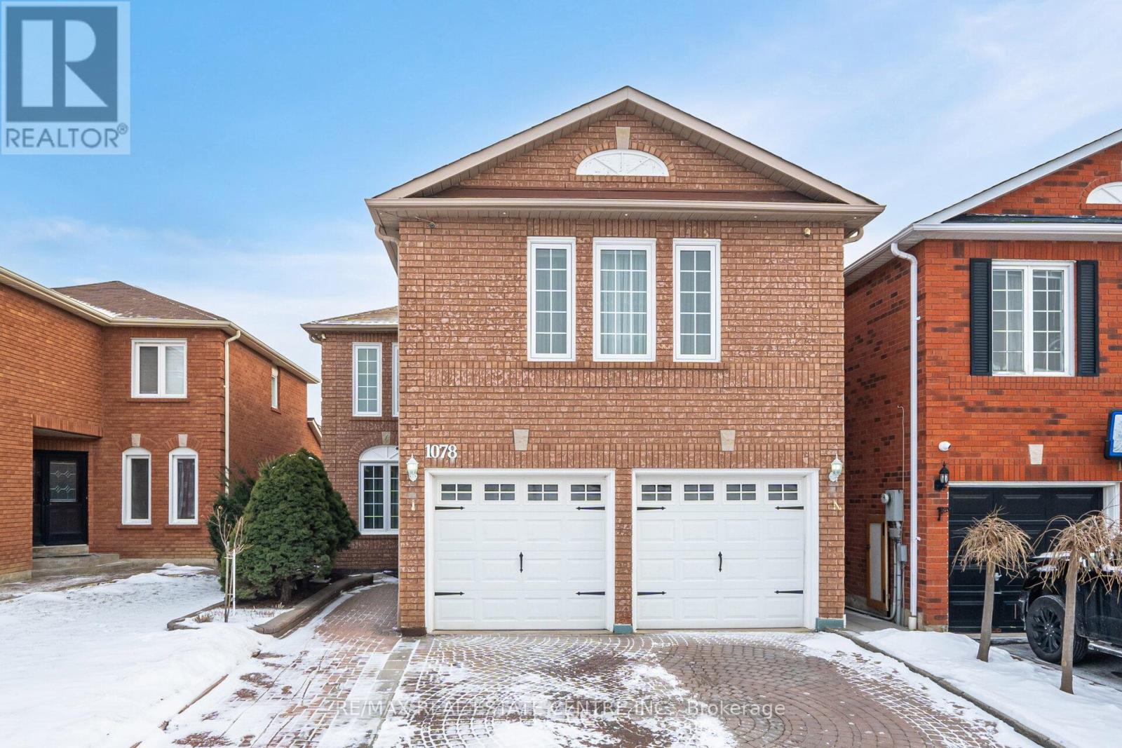 1078 Windsor Hill Boulevard, Mississauga, Ontario  L5V 1P4 - Photo 2 - W12089490