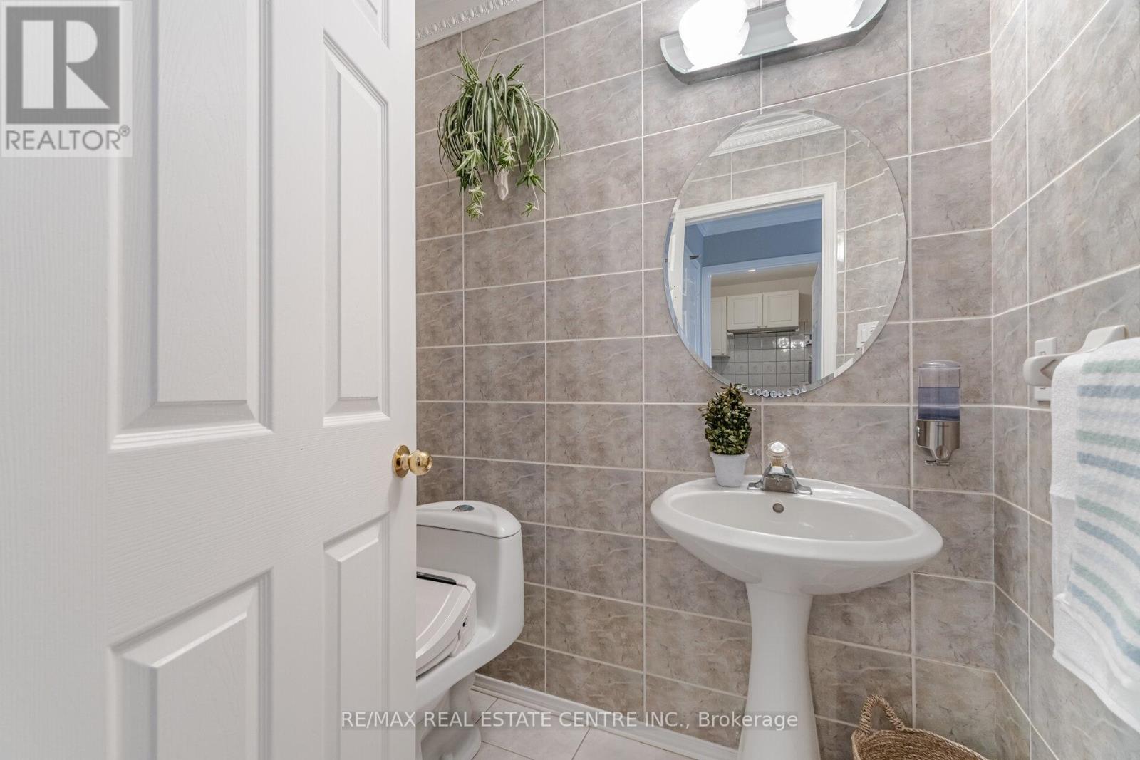 1078 Windsor Hill Boulevard, Mississauga, Ontario  L5V 1P4 - Photo 22 - W12089490