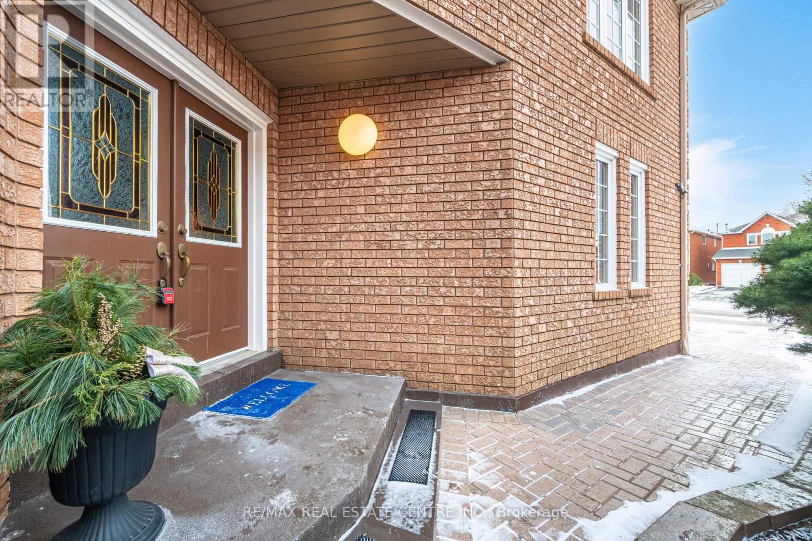 1078 Windsor Hill Boulevard, Mississauga, Ontario  L5V 1P4 - Photo 3 - W12089490