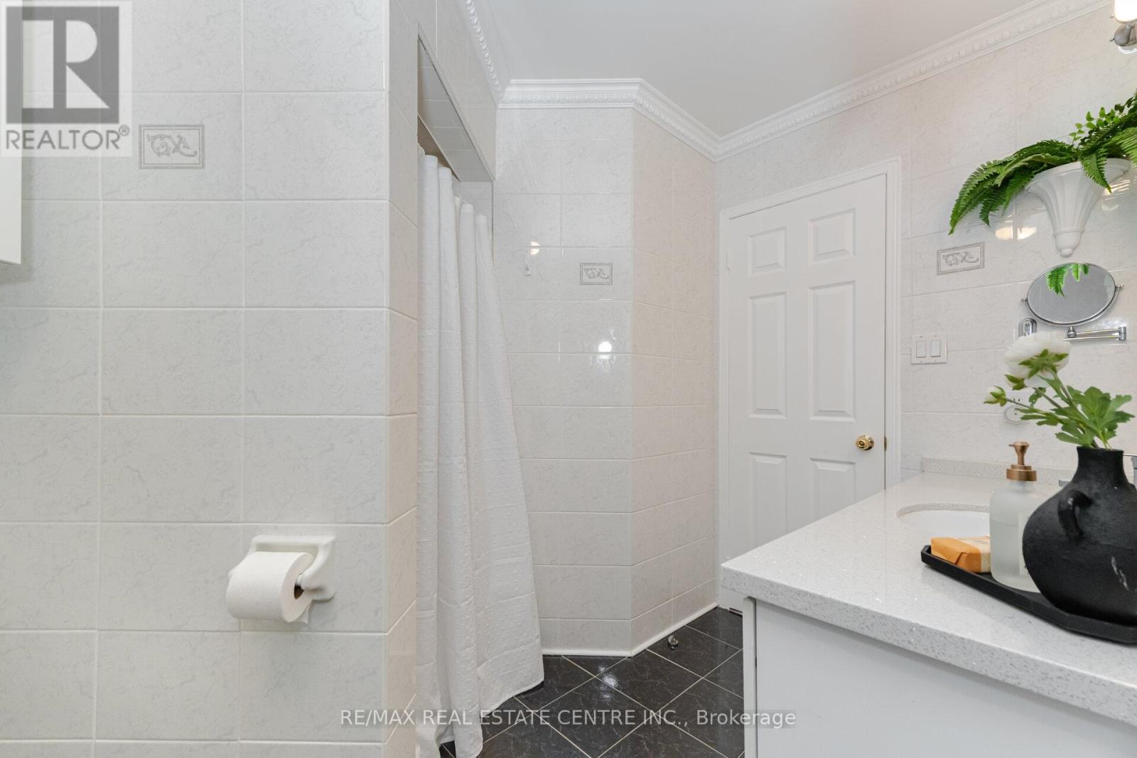 1078 Windsor Hill Boulevard, Mississauga, Ontario  L5V 1P4 - Photo 30 - W12089490