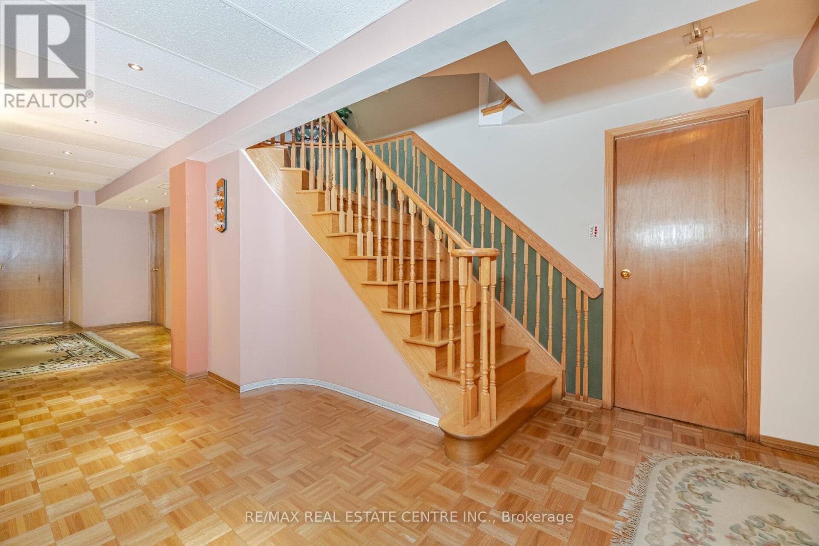 1078 Windsor Hill Boulevard, Mississauga, Ontario  L5V 1P4 - Photo 39 - W12089490