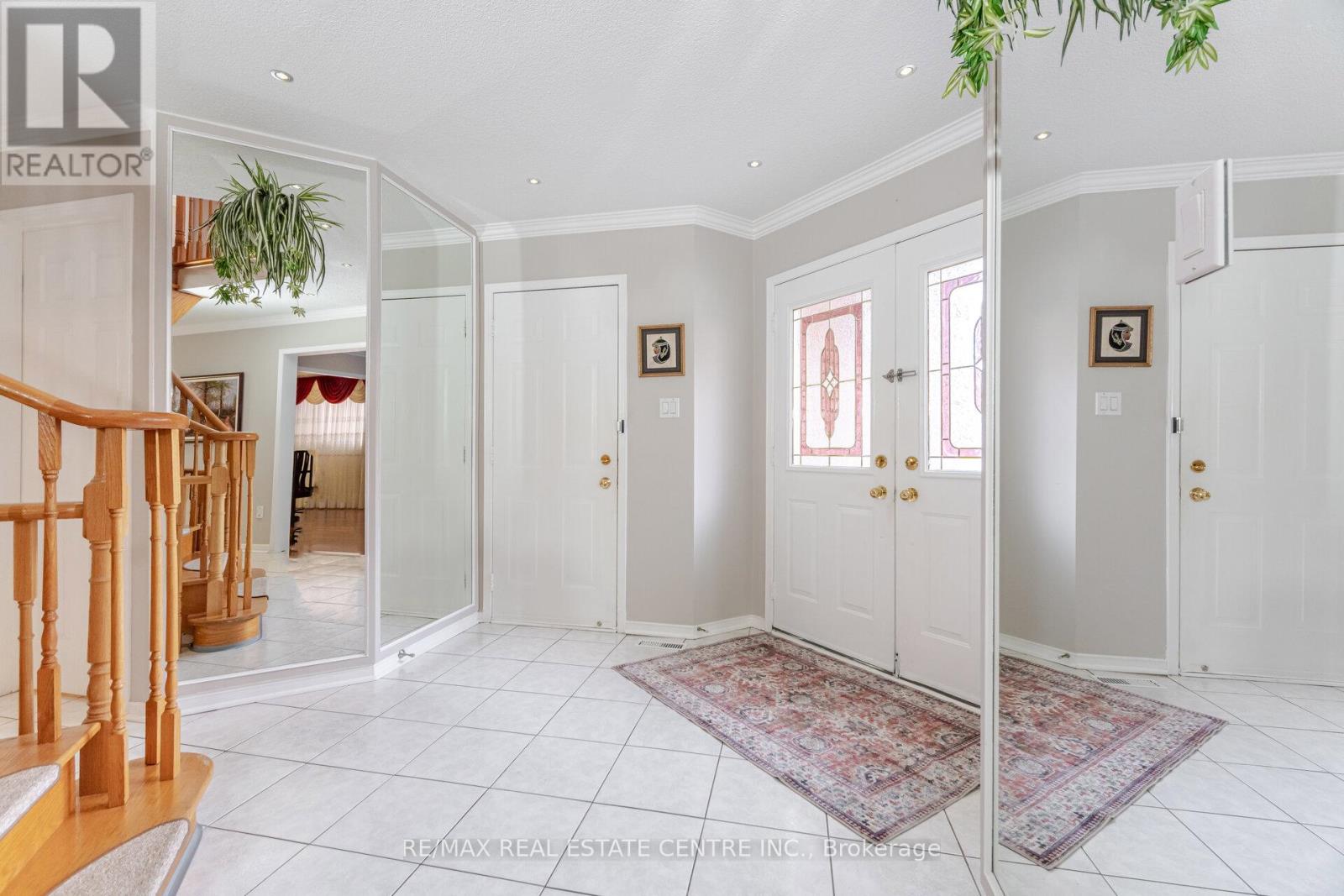 1078 Windsor Hill Boulevard, Mississauga, Ontario  L5V 1P4 - Photo 4 - W12089490
