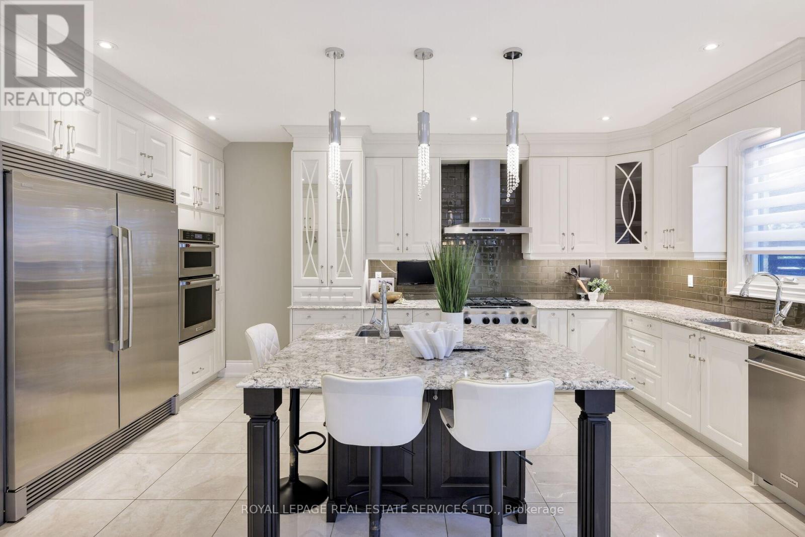 Property at 2225 GLAZEBROOK CIRCLE image 3
