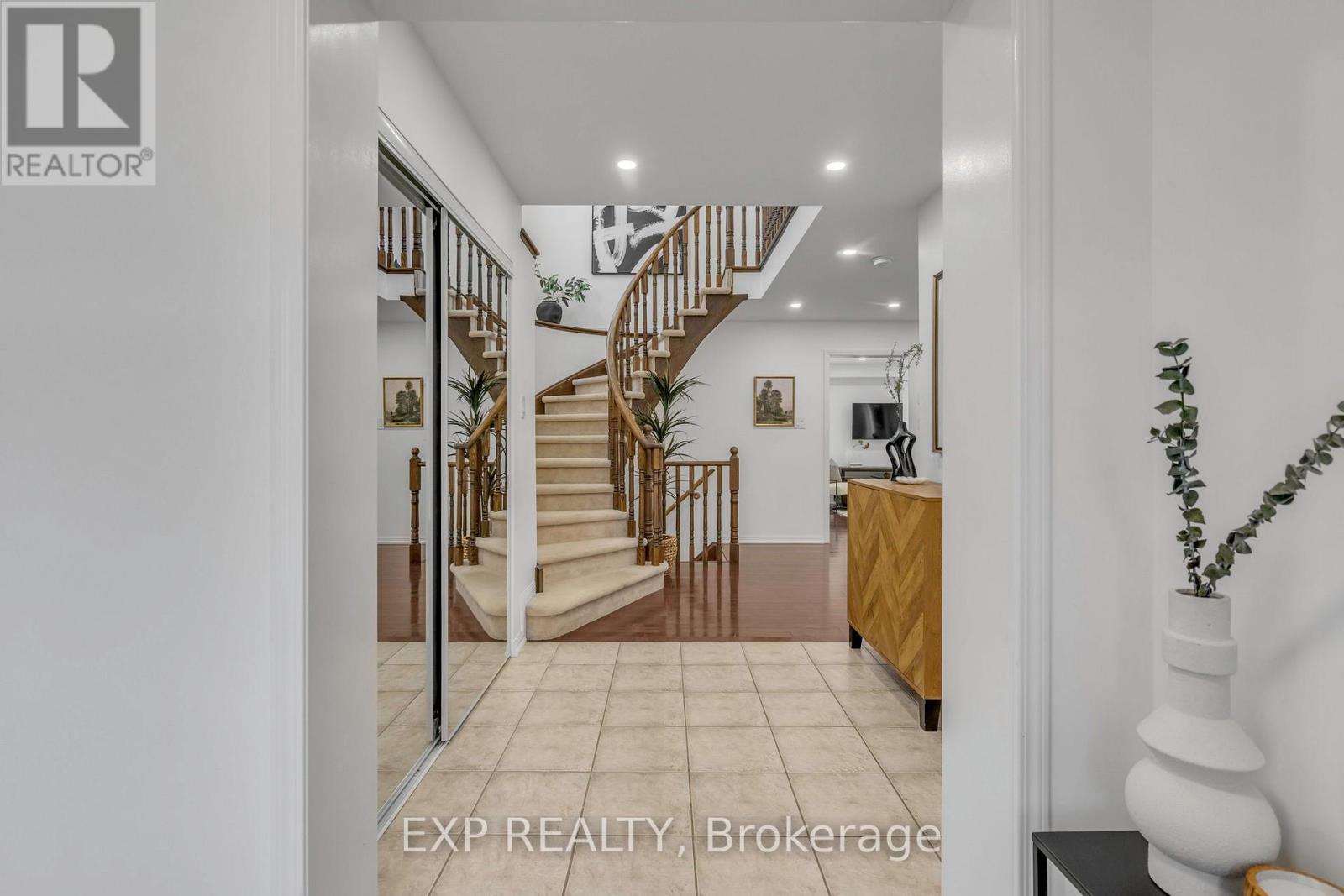 Property at 69 MILFOIL STREET image 3