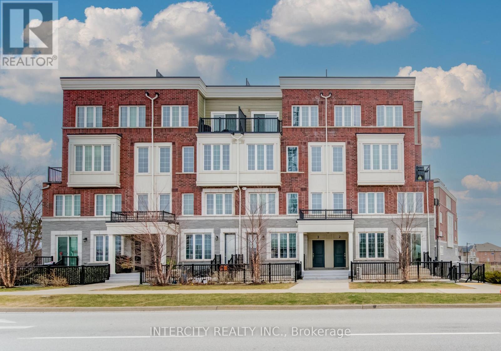 Property at 4 - 2205 LILLYKIN STREET image 1