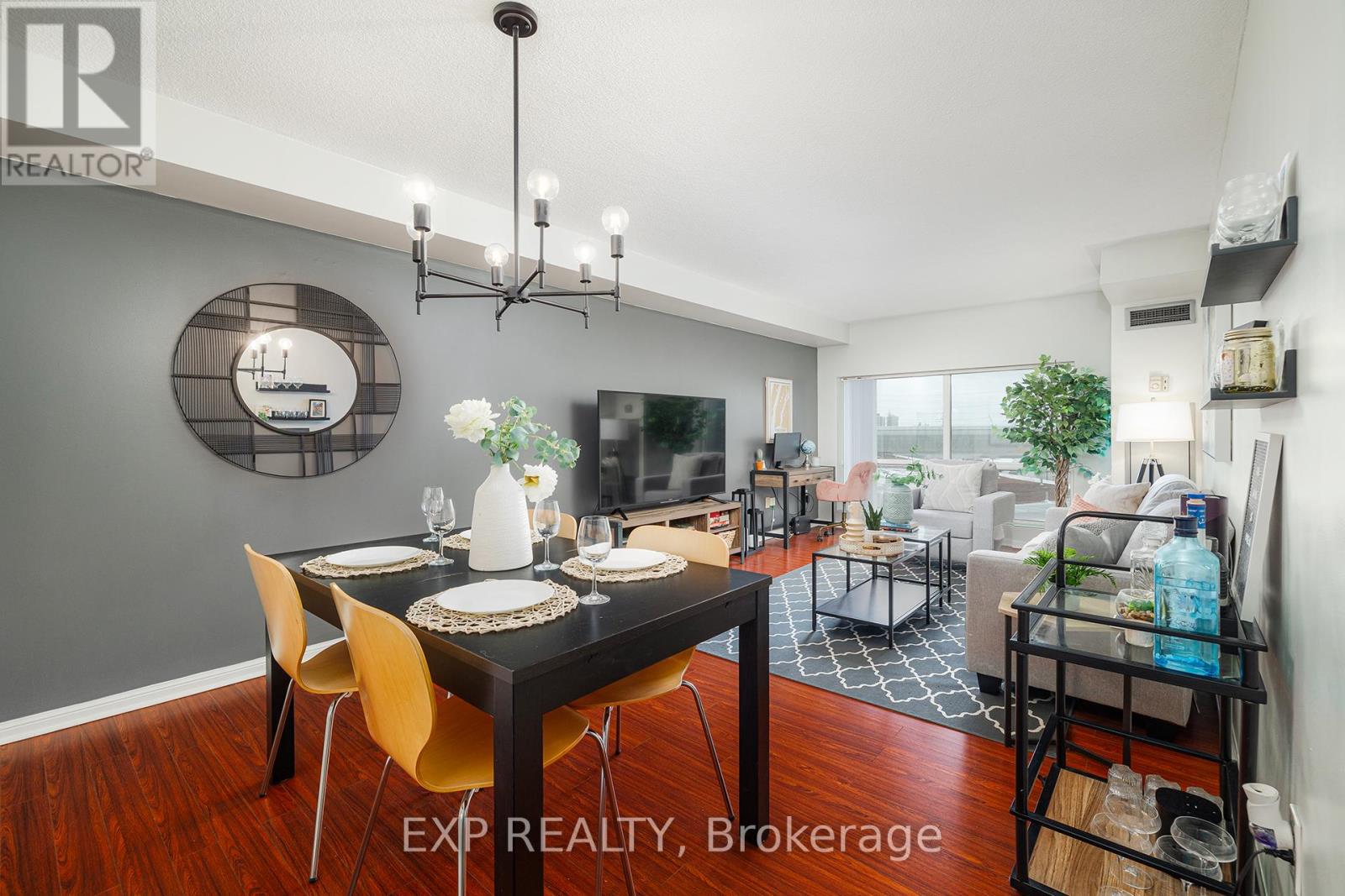 309 - 101 Subway Crescent, Toronto, Ontario  M9B 6K4 - Photo 2 - W12090136