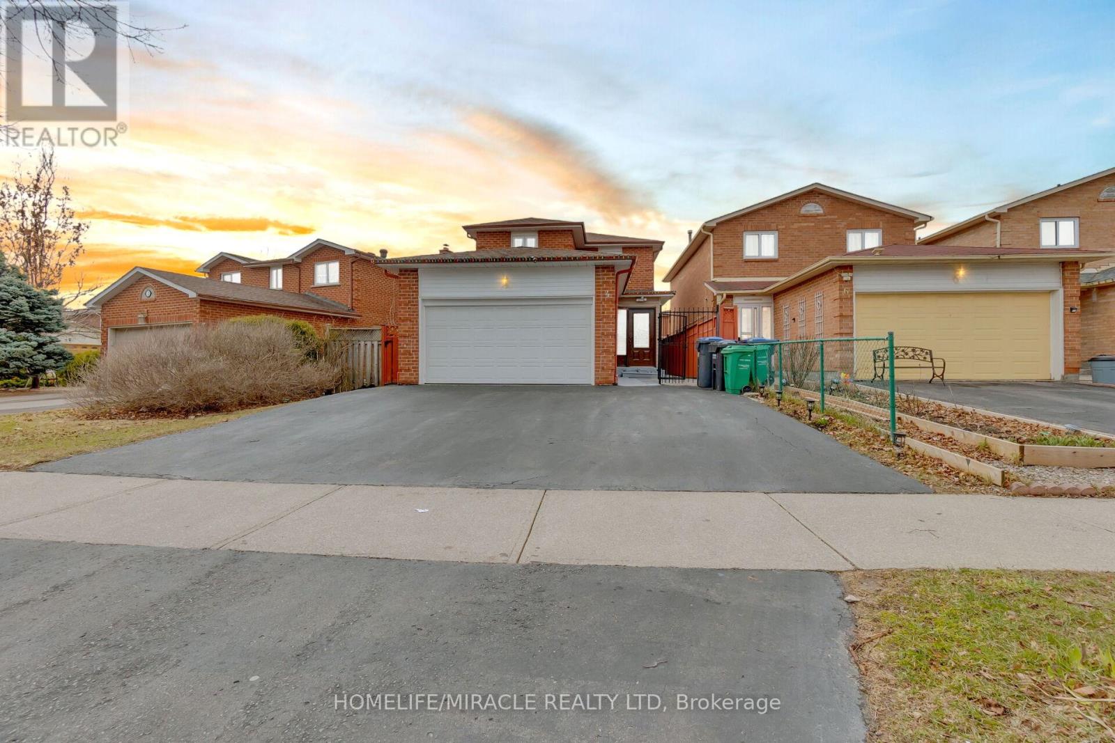 4 Colchester Avenue, Brampton, Ontario  L6Z 3R1 - Photo 1 - W12090261