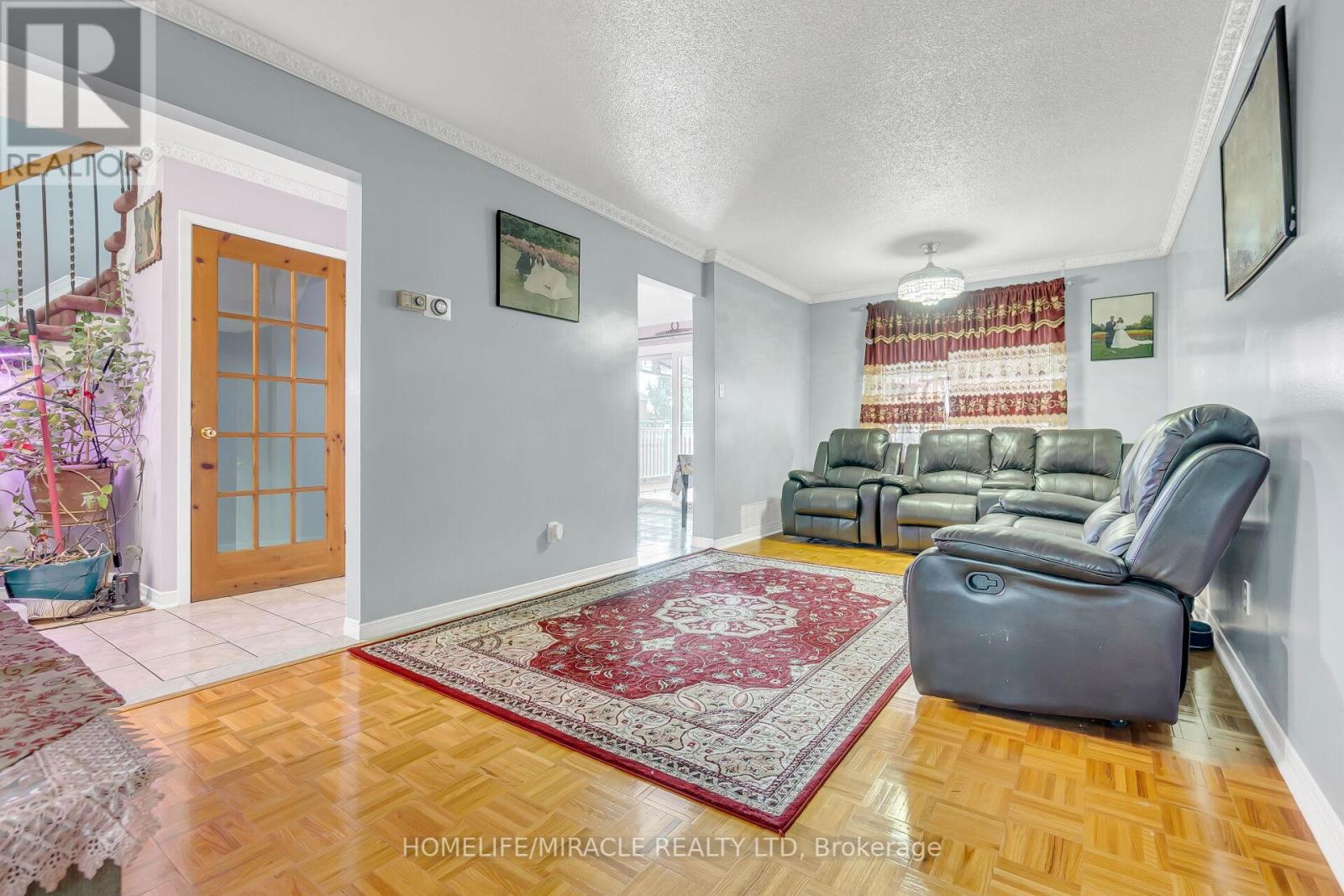 4 Colchester Avenue, Brampton, Ontario  L6Z 3R1 - Photo 18 - W12090261