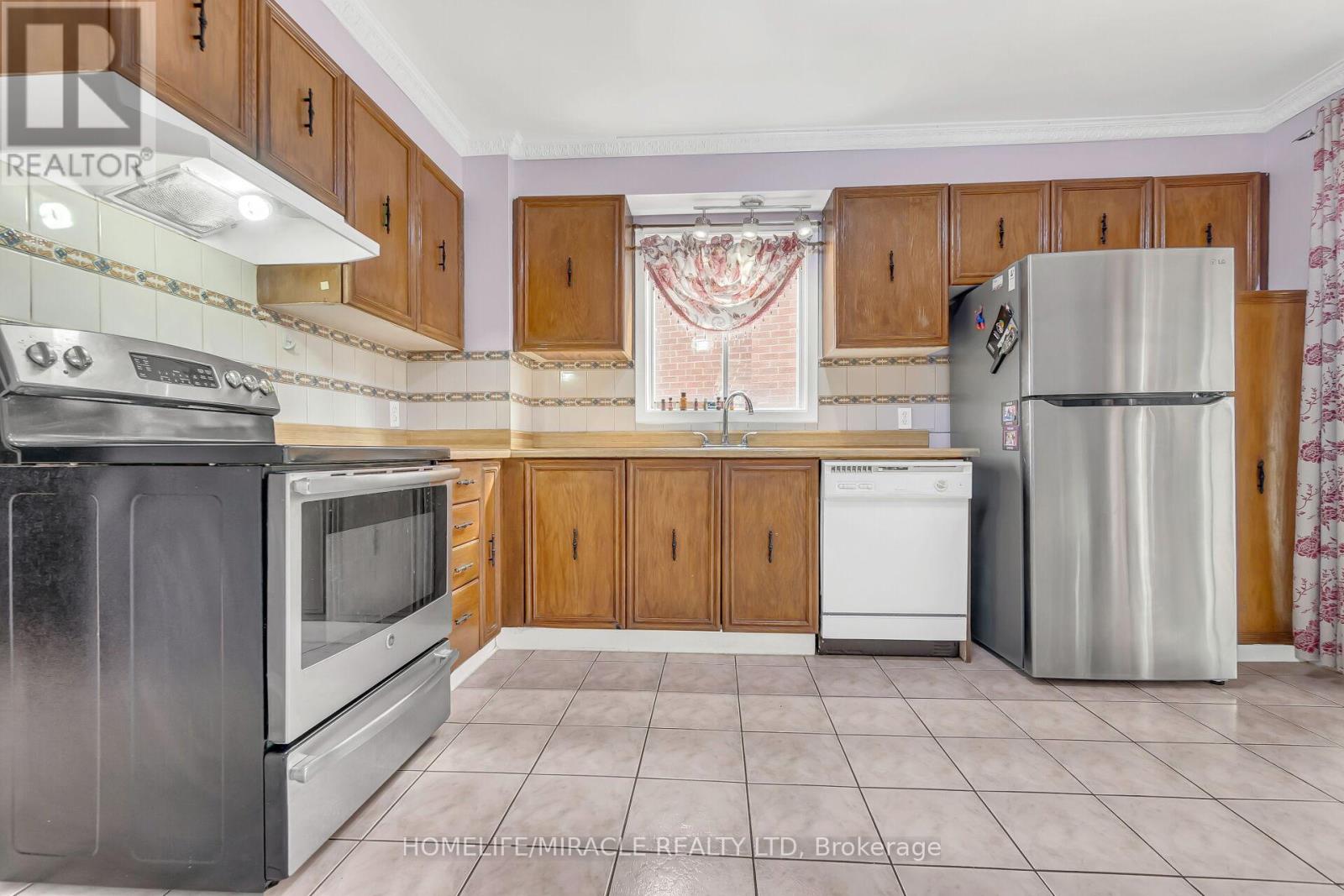 4 Colchester Avenue, Brampton, Ontario  L6Z 3R1 - Photo 19 - W12090261