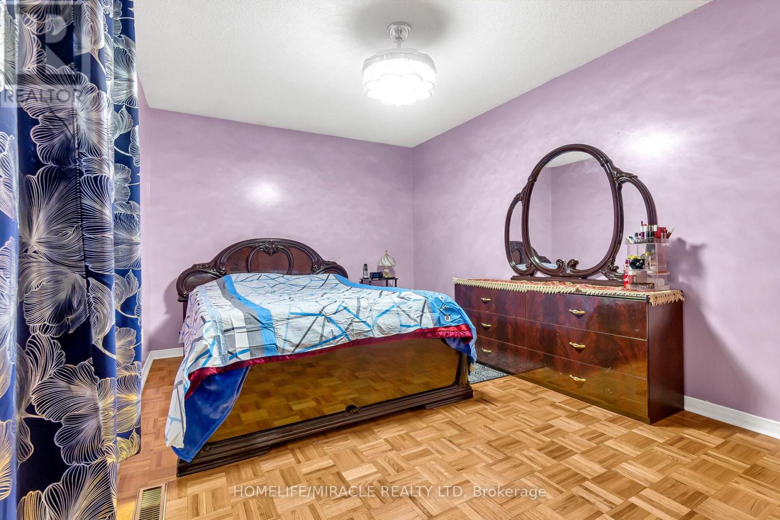 4 Colchester Avenue, Brampton, Ontario  L6Z 3R1 - Photo 24 - W12090261
