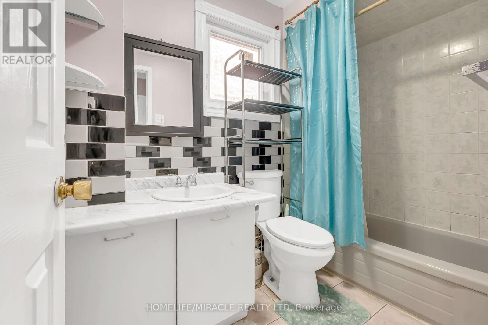 4 Colchester Avenue, Brampton, Ontario  L6Z 3R1 - Photo 31 - W12090261