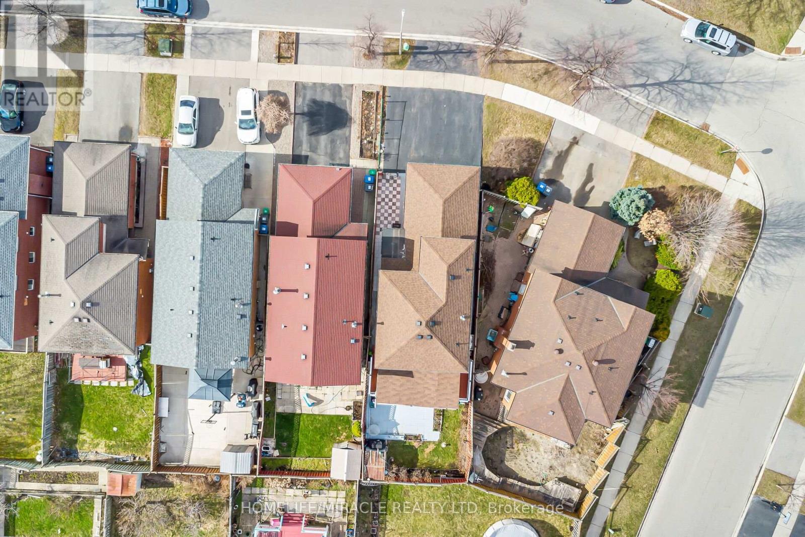 4 Colchester Avenue, Brampton, Ontario  L6Z 3R1 - Photo 5 - W12090261
