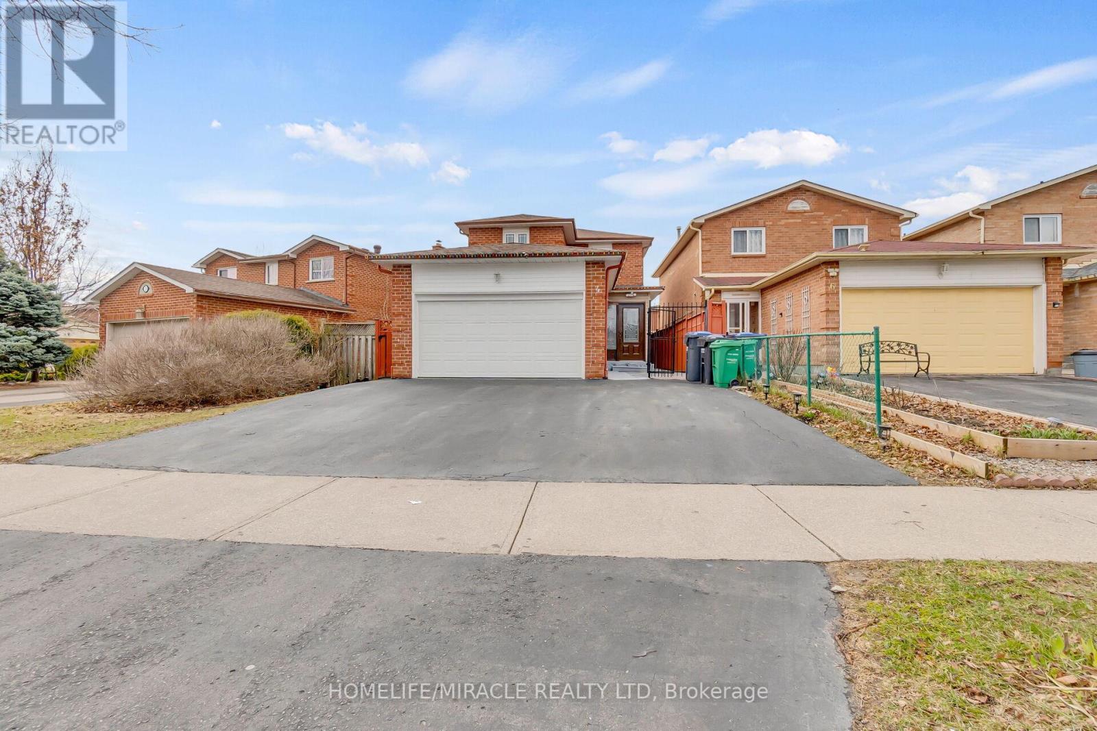 4 Colchester Avenue, Brampton, Ontario  L6Z 3R1 - Photo 6 - W12090261