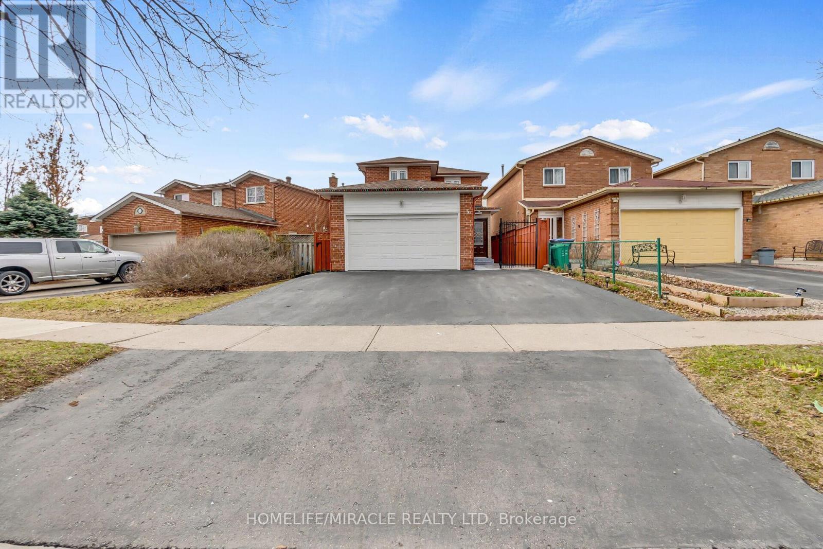 4 Colchester Avenue, Brampton, Ontario  L6Z 3R1 - Photo 7 - W12090261