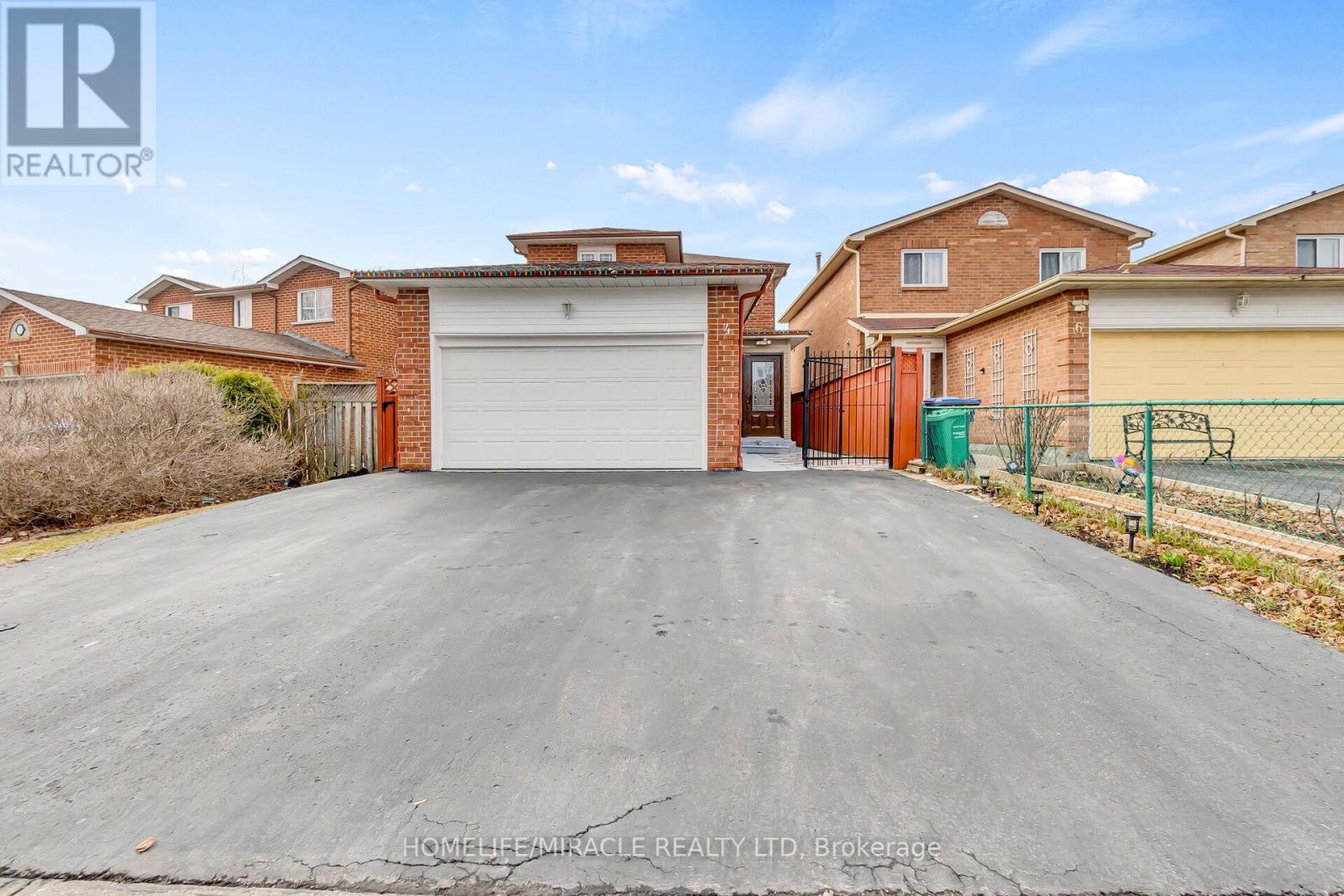 4 Colchester Avenue, Brampton, Ontario  L6Z 3R1 - Photo 8 - W12090261