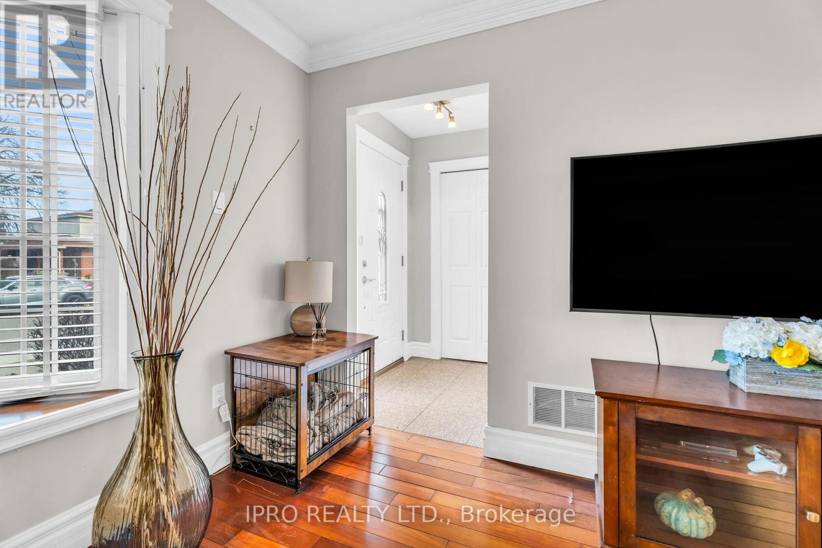 Property at 117 ALICEWOOD COURT image 3