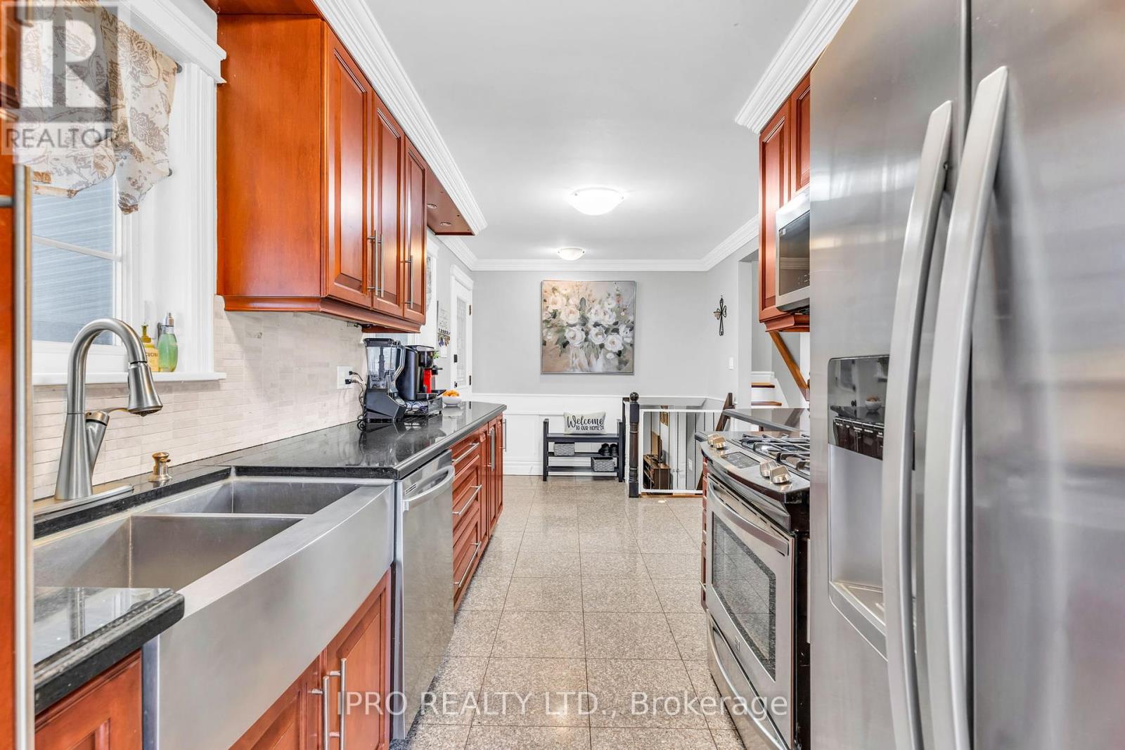 Property at 117 ALICEWOOD COURT image 4