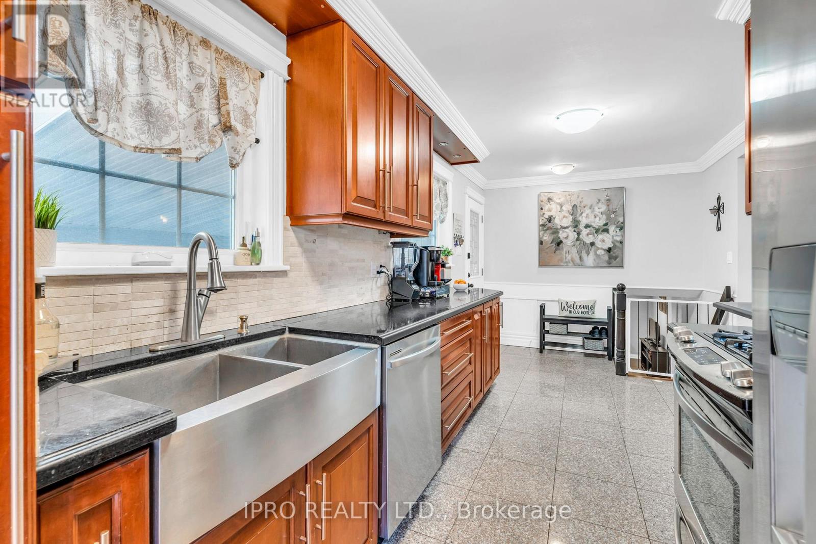 Property at 117 ALICEWOOD COURT image 5