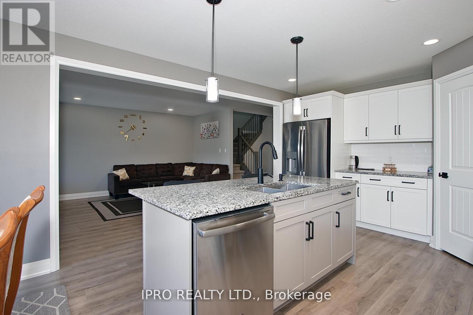 26 Nicholson Street, Lucan Biddulph, Ontario  N0M 2J0 - Photo 10 - X12089661