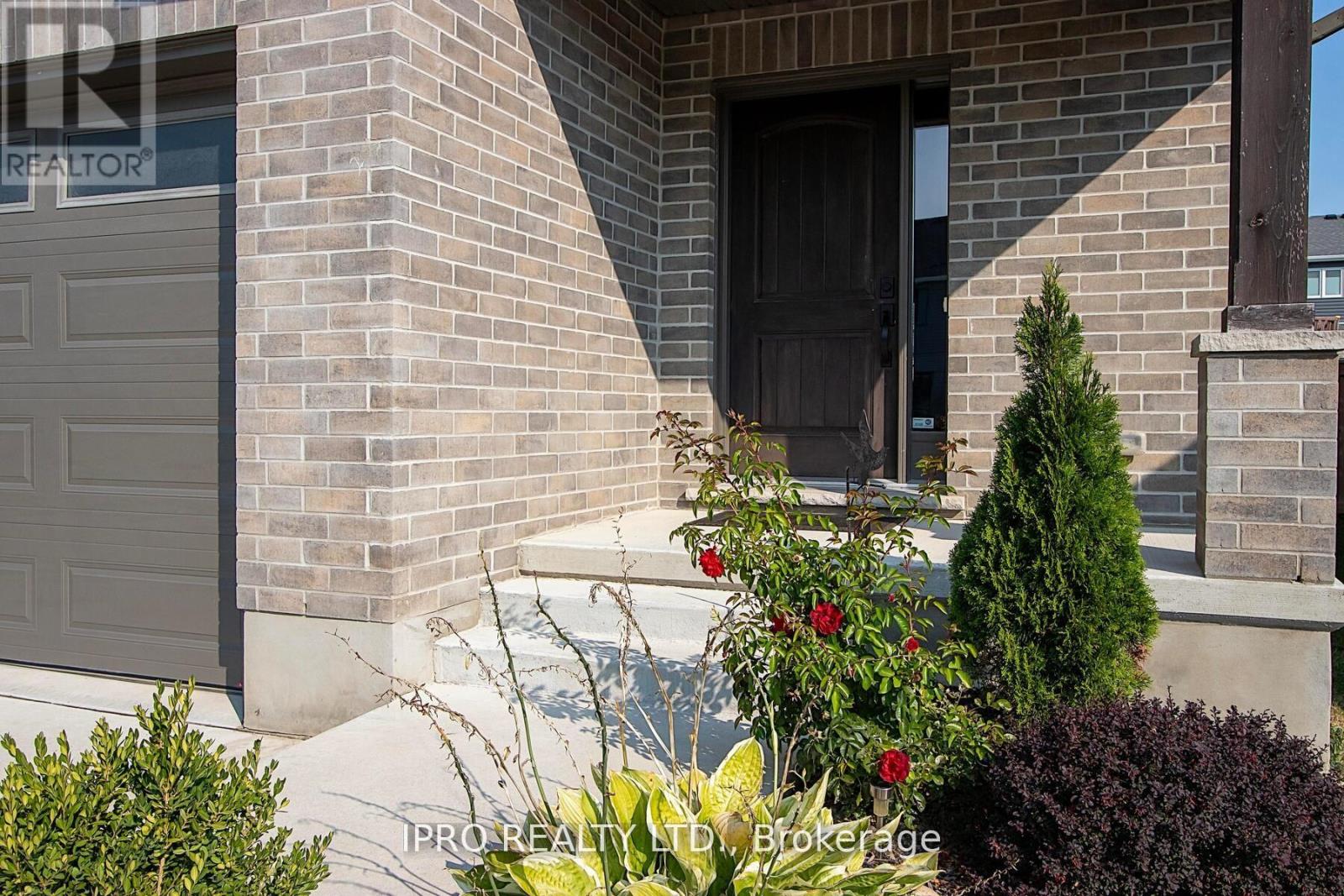26 Nicholson Street, Lucan Biddulph, Ontario  N0M 2J0 - Photo 3 - X12089661
