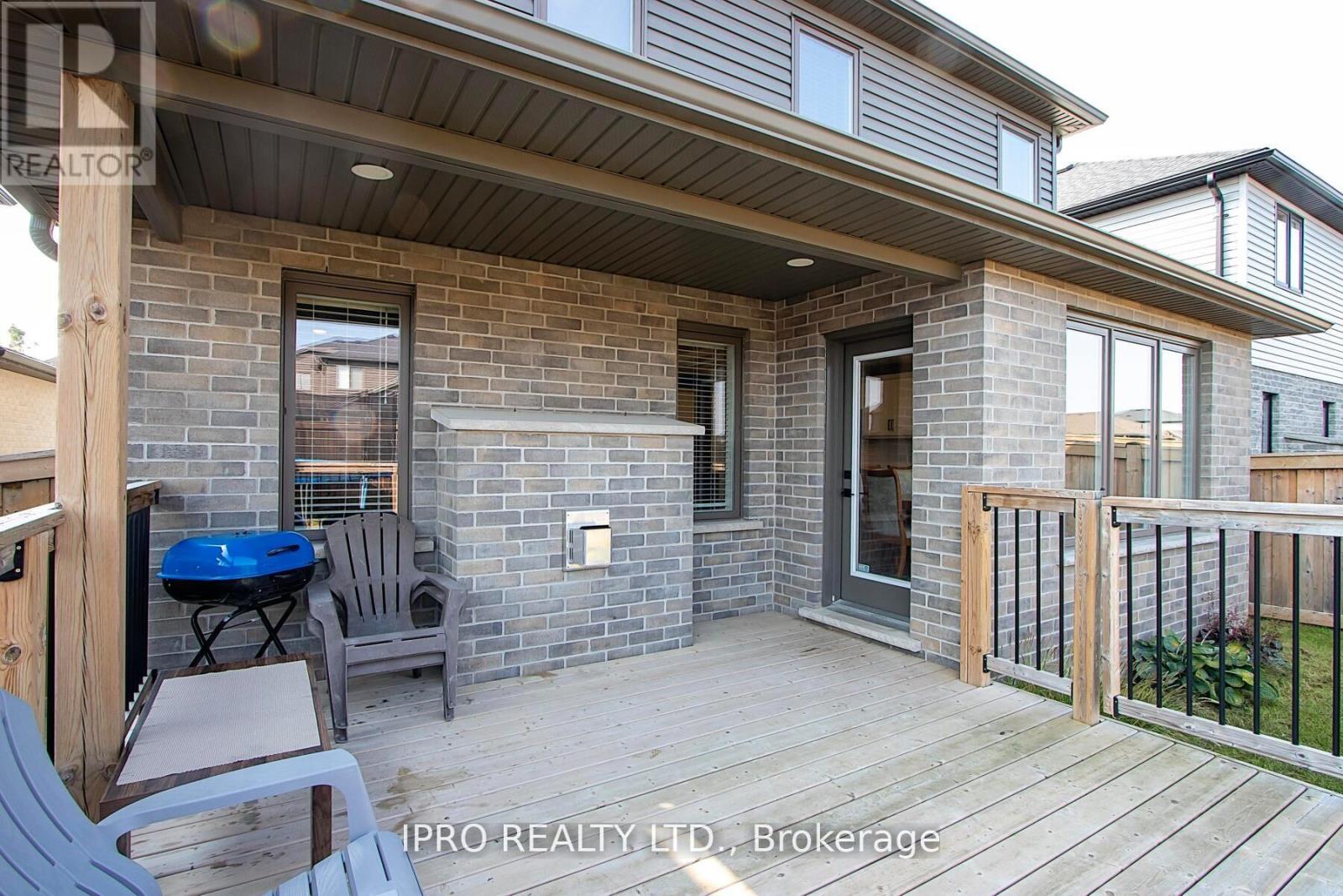 26 Nicholson Street, Lucan Biddulph, Ontario  N0M 2J0 - Photo 37 - X12089661