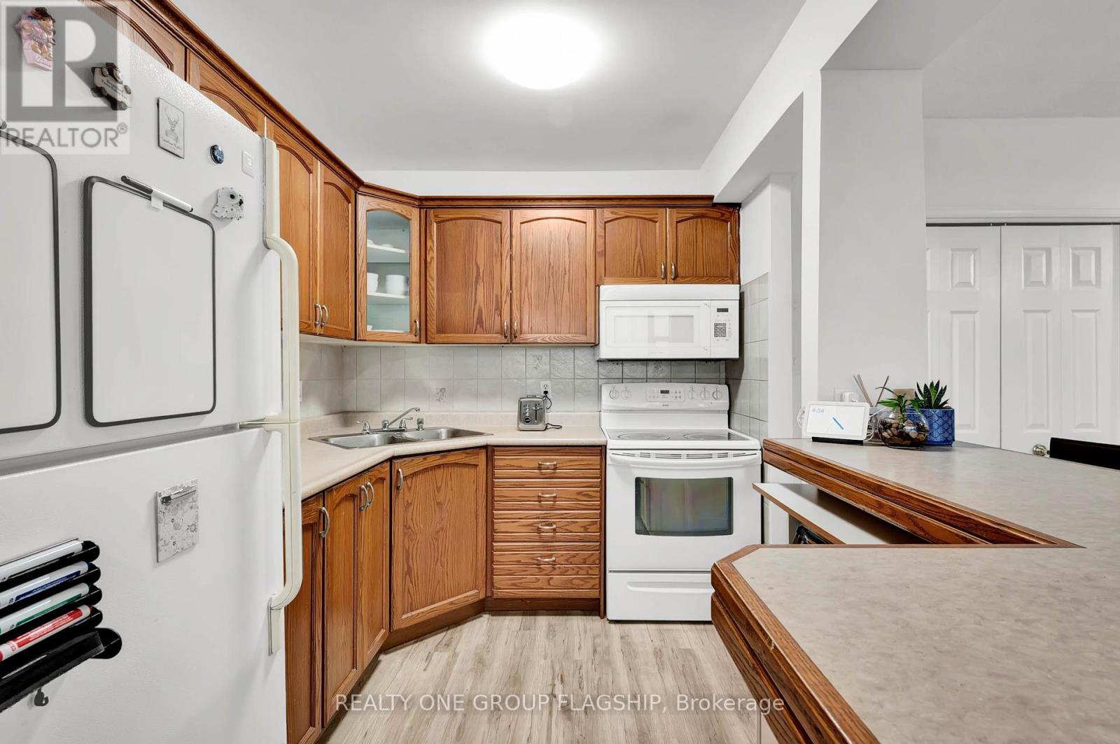 702 - 293 Mohawk Road E, Hamilton, Ontario  L9A 2J1 - Photo 7 - X12090271