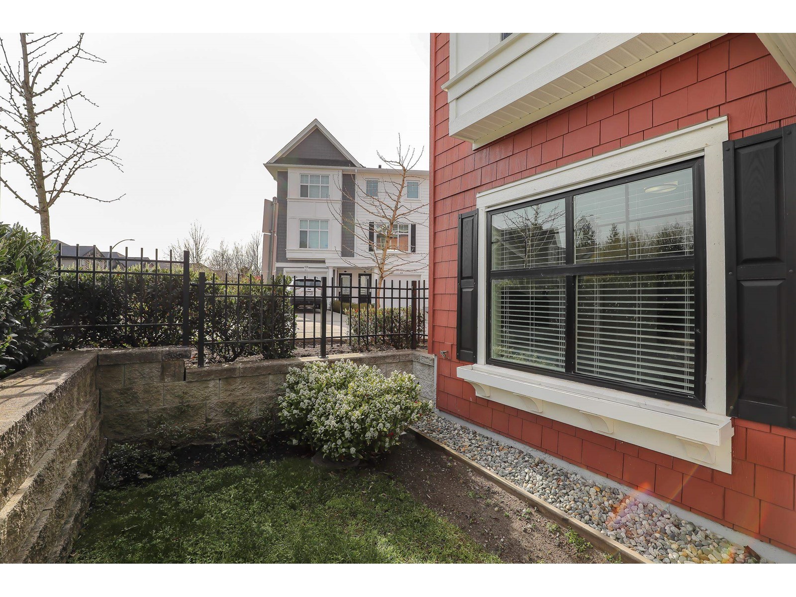 Property at 86 27735 ROUNDHOUSE DRIVE image 4
