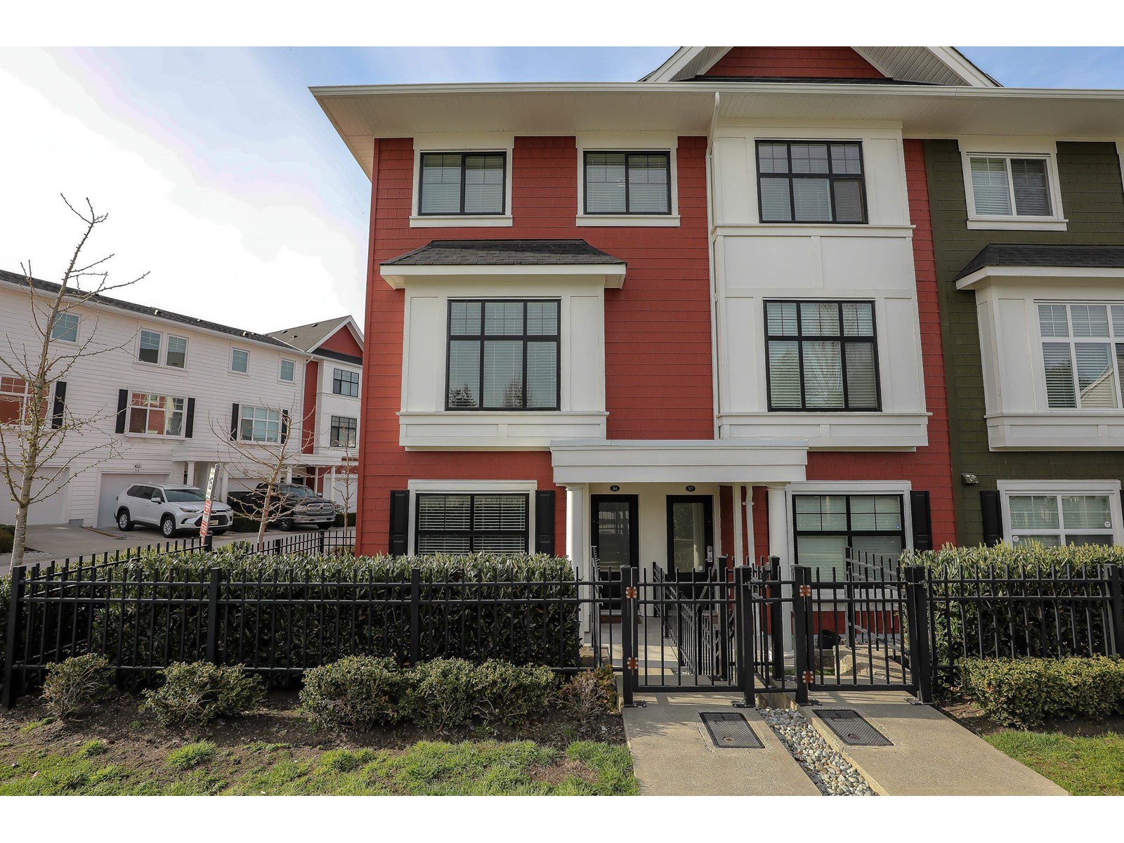 Property at 86 27735 ROUNDHOUSE DRIVE image 1
