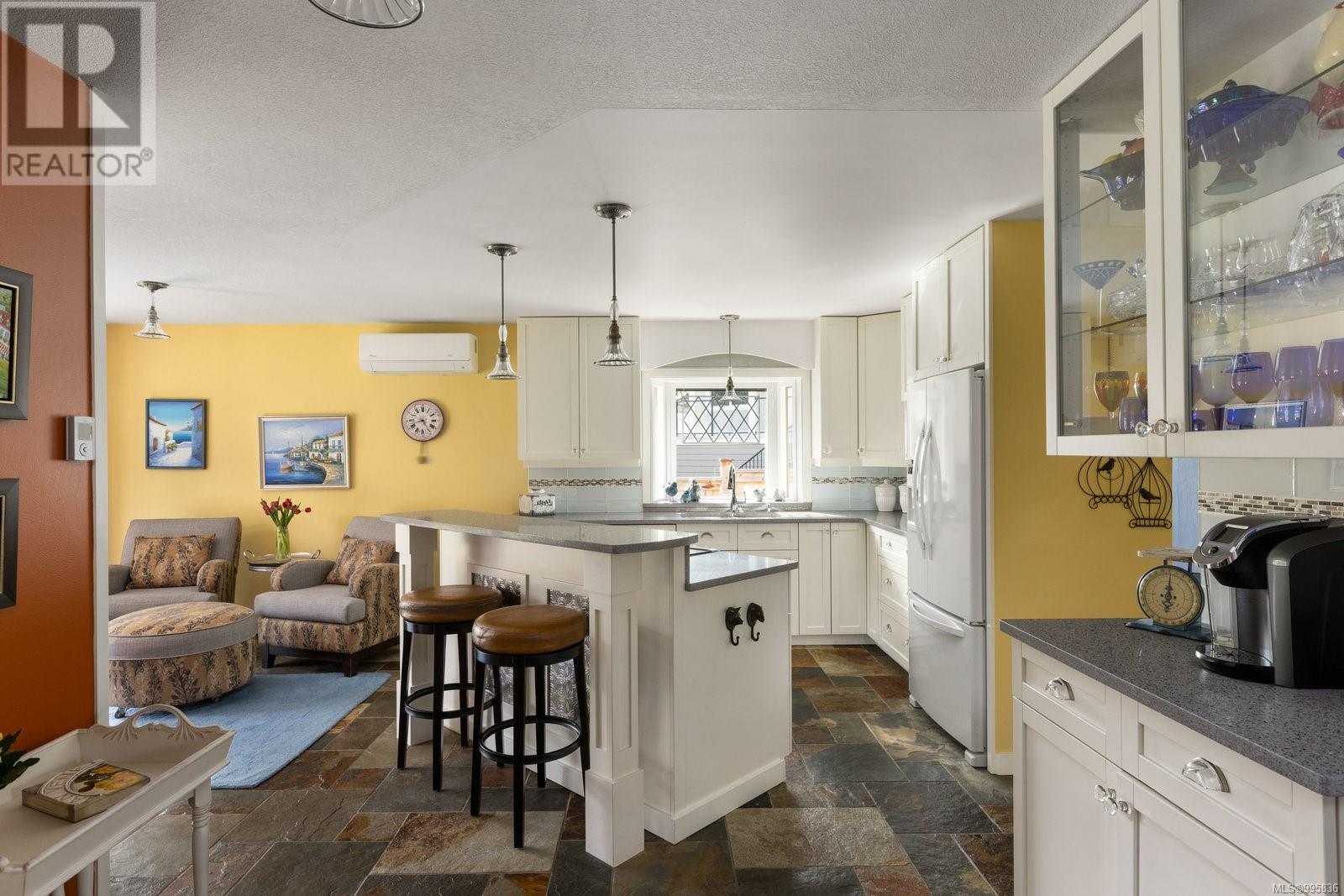 Property at 10807 Madrona Dr image 5