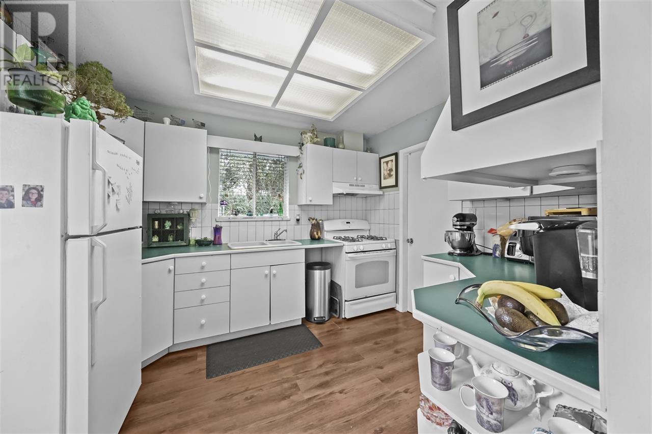 Property at 21022 123 AVENUE image 2