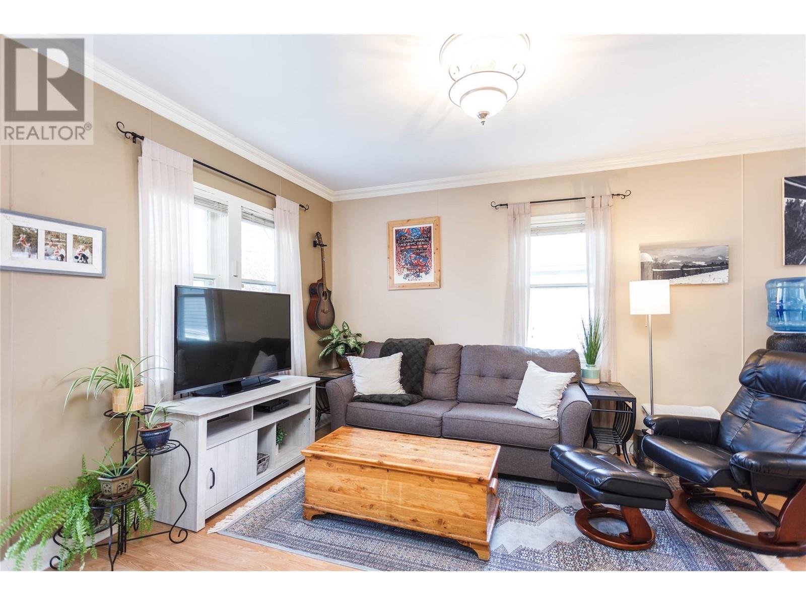 Property at 2111 33 Street image 3