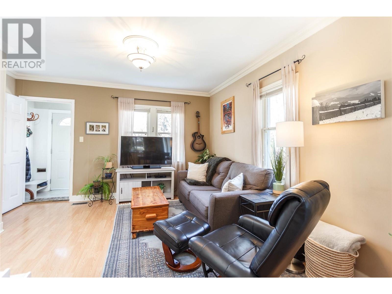 Property at 2111 33 Street image 4