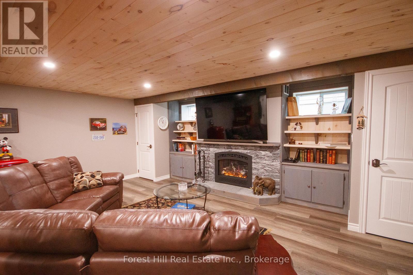 144 Pineridge Gate, Gravenhurst, Ontario  P1P 1Z1 - Photo 20 - X12071138
