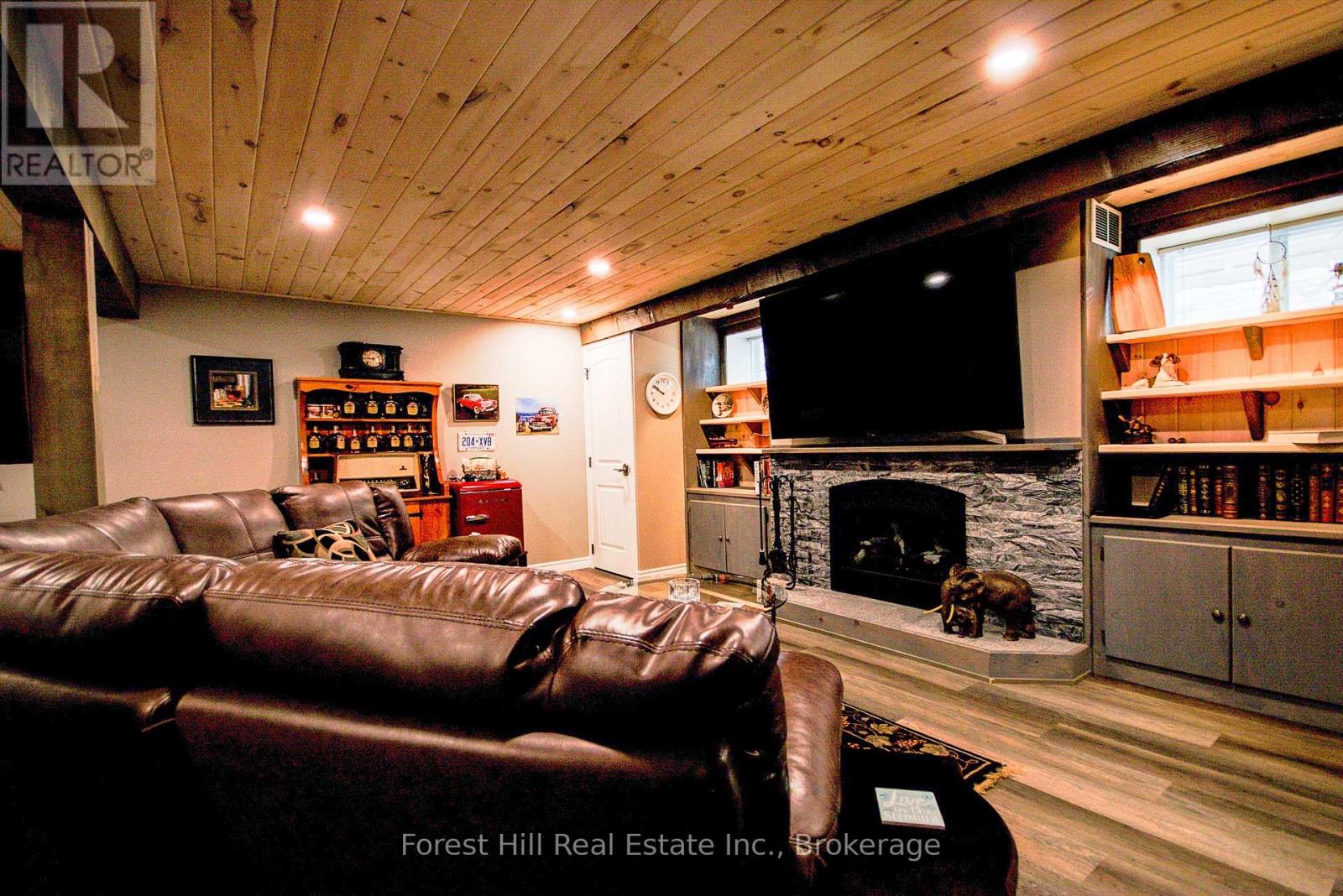 144 Pineridge Gate, Gravenhurst, Ontario  P1P 1Z1 - Photo 19 - X12071138