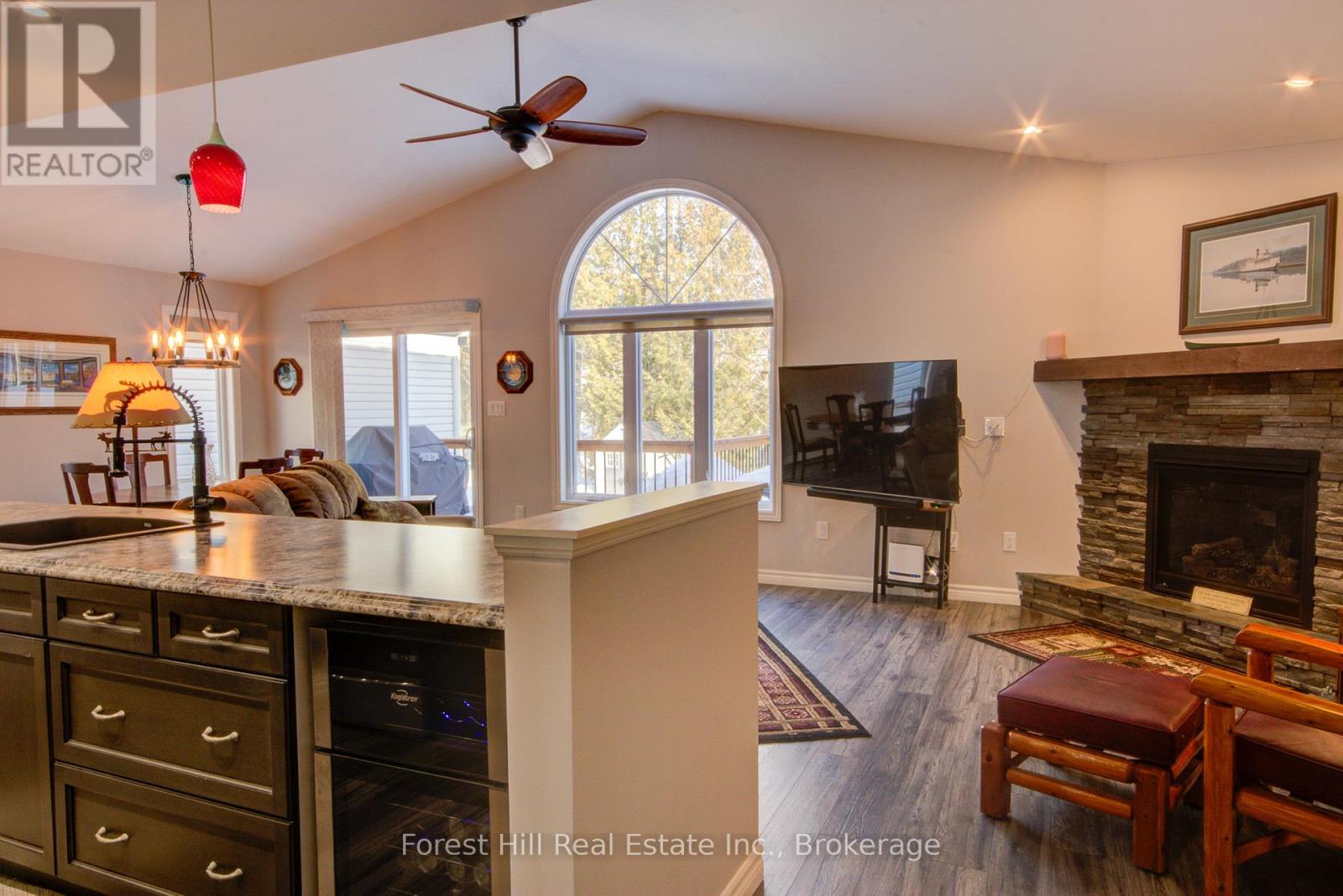 144 Pineridge Gate, Gravenhurst, Ontario  P1P 1Z1 - Photo 6 - X12071138
