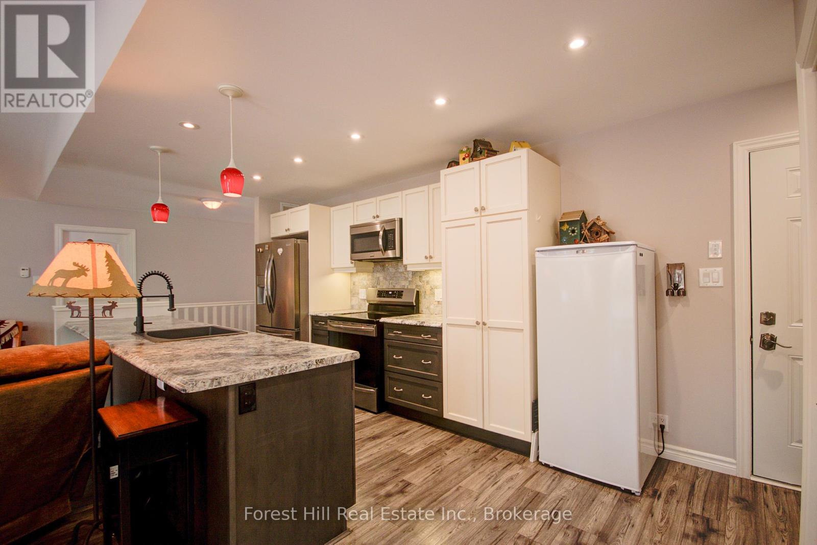 144 Pineridge Gate, Gravenhurst, Ontario  P1P 1Z1 - Photo 7 - X12071138